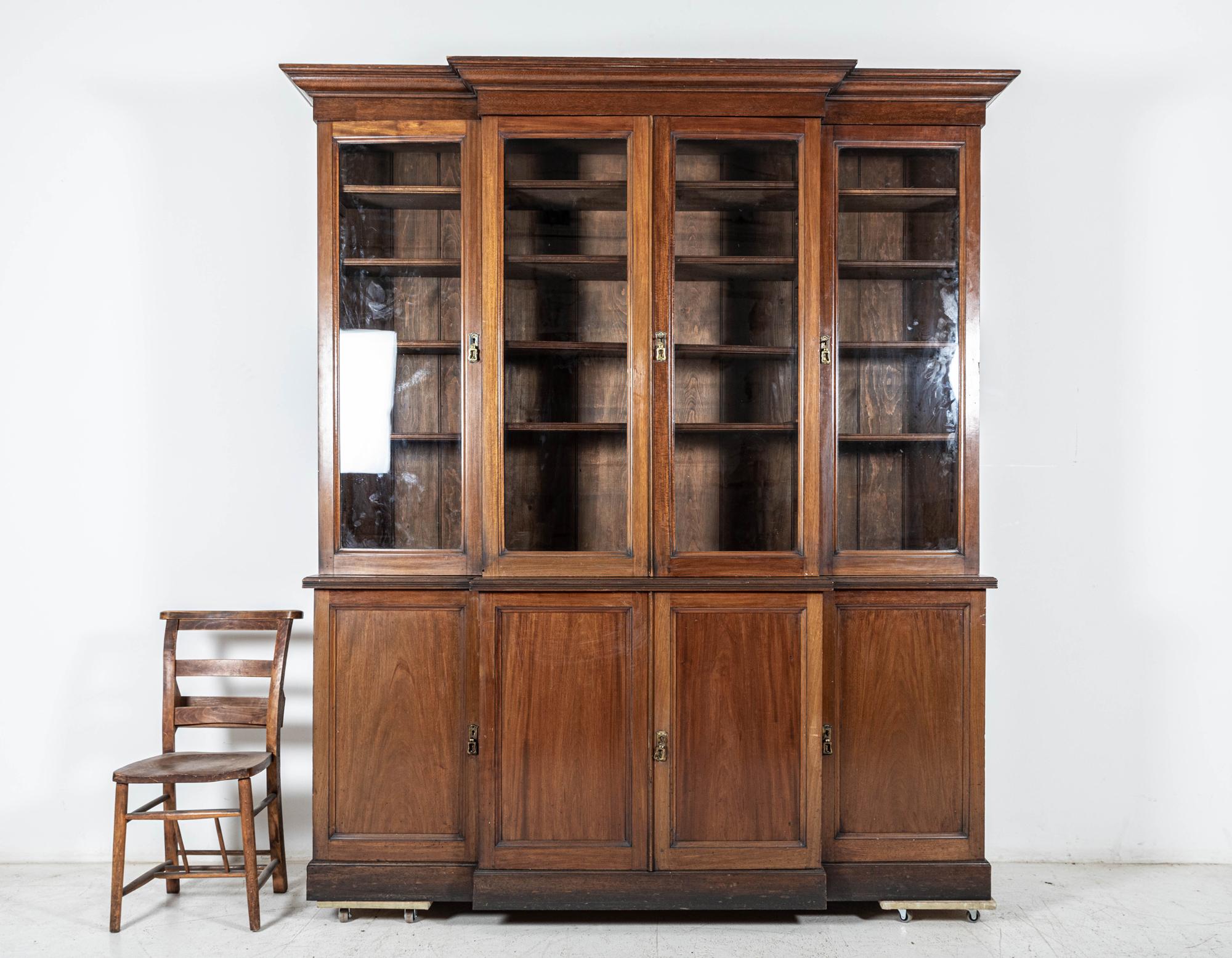 Glasiertes Mahagoni-Bücherregal aus dem 19. Jahrhundert im Angebot 10