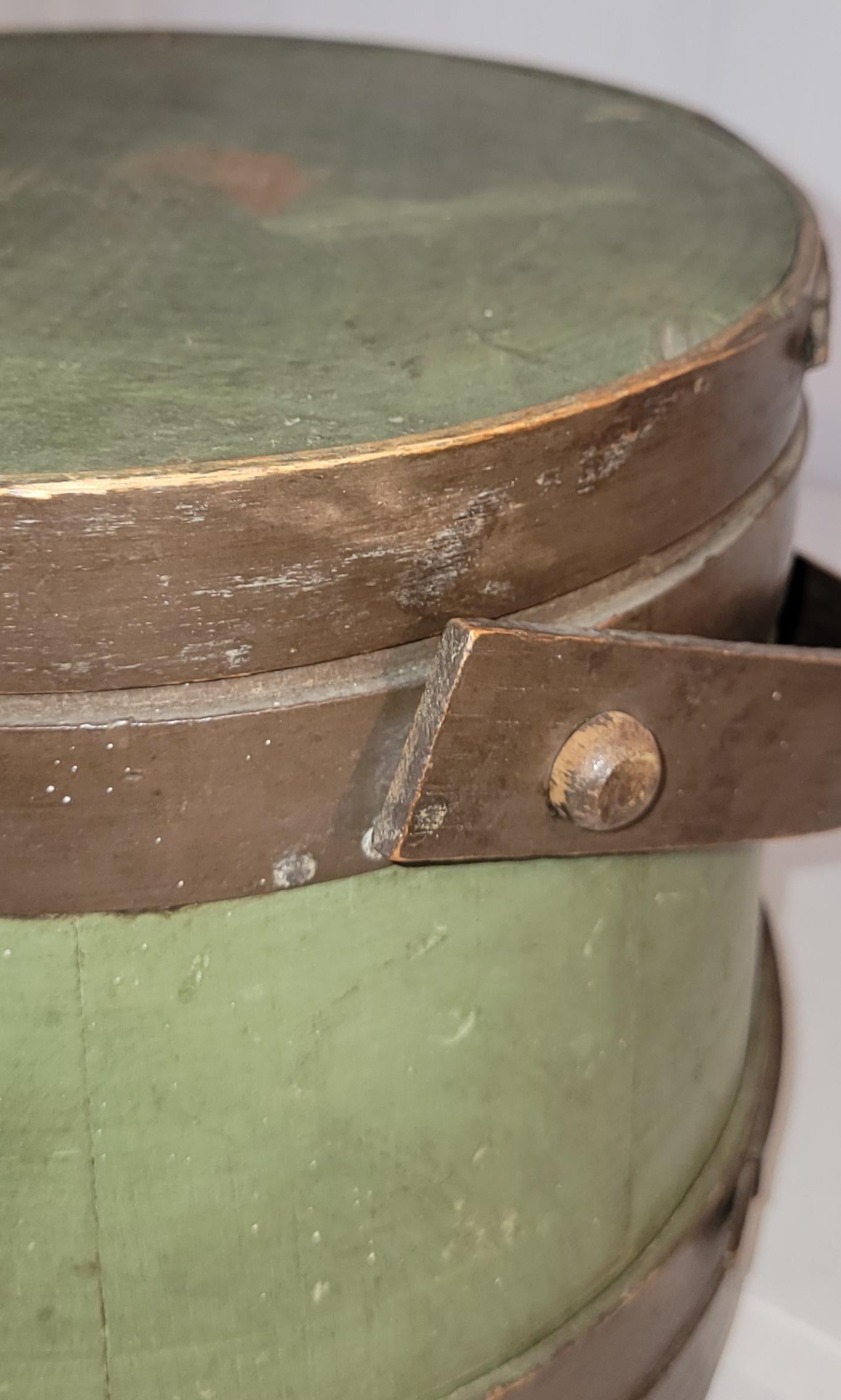 Americano Secchio dipinto di verde del XIX secolo dall'Ohio in vendita