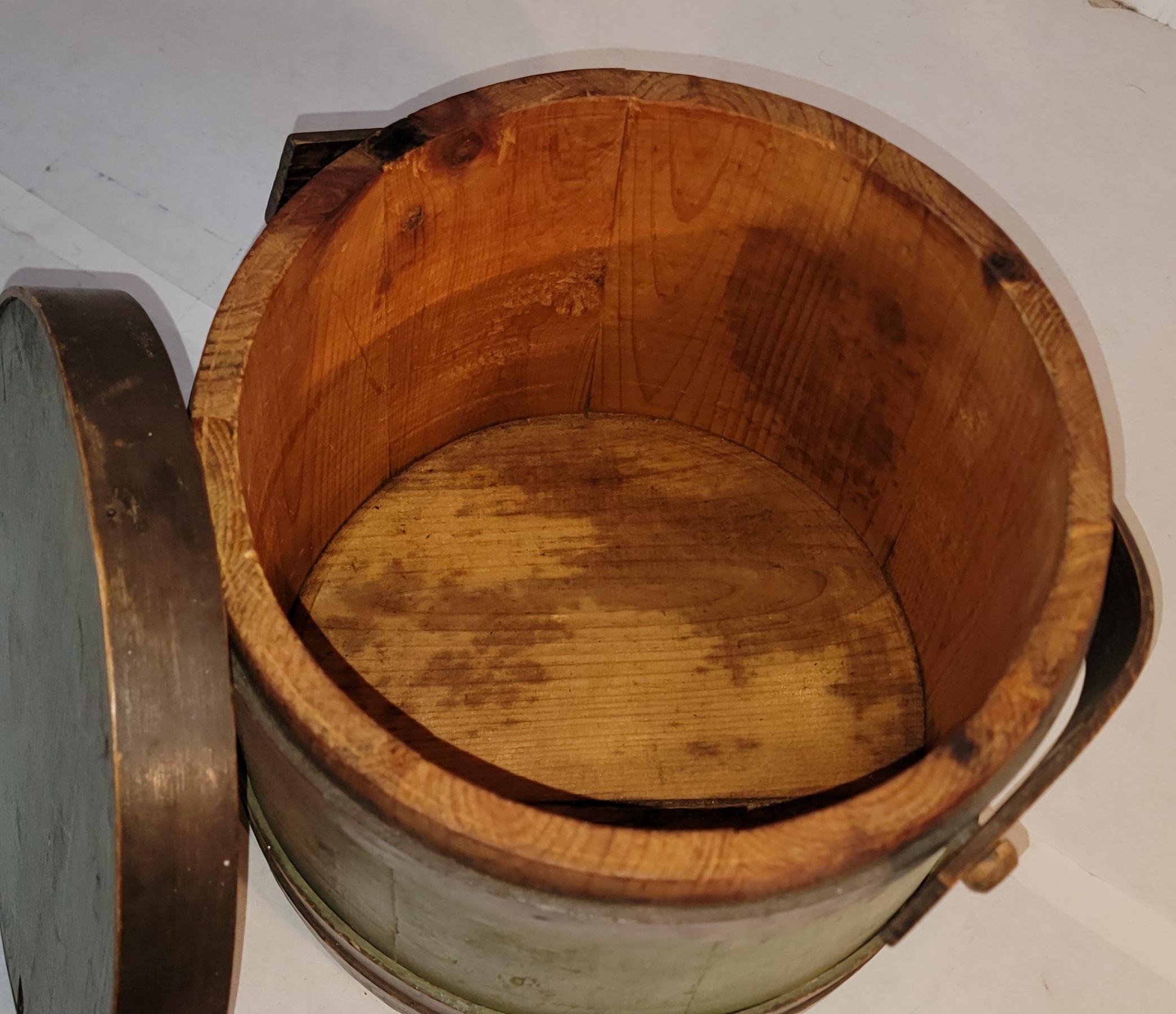 Legno Secchio dipinto di verde del XIX secolo dall'Ohio in vendita