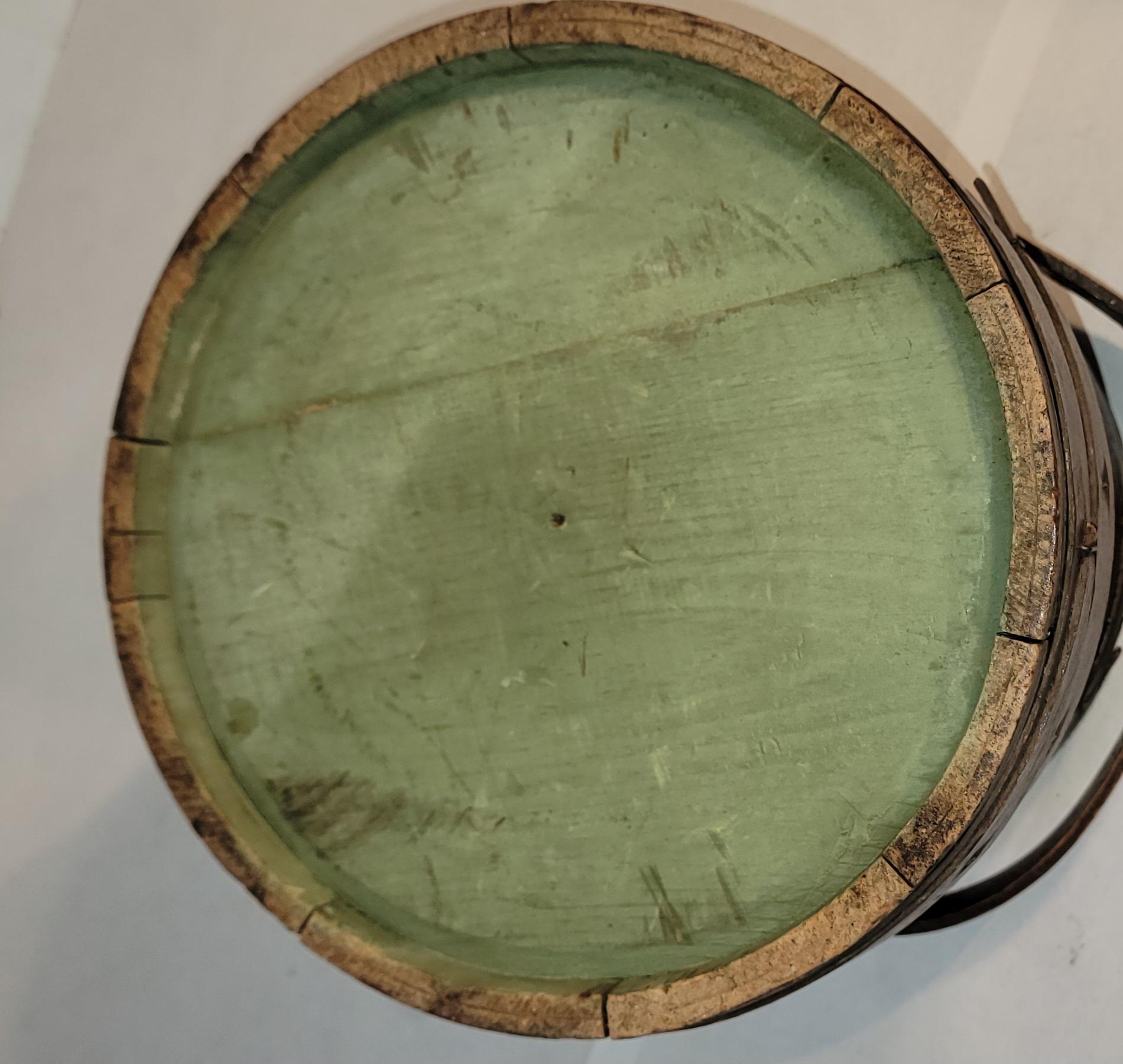 Secchio dipinto di verde del XIX secolo dall'Ohio in vendita 1