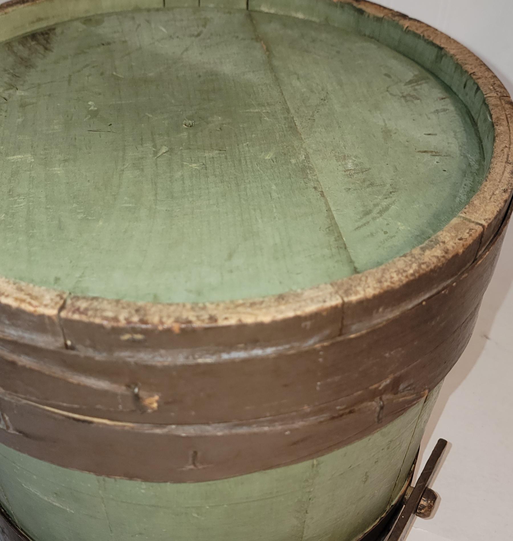 Secchio dipinto di verde del XIX secolo dall'Ohio in vendita 2