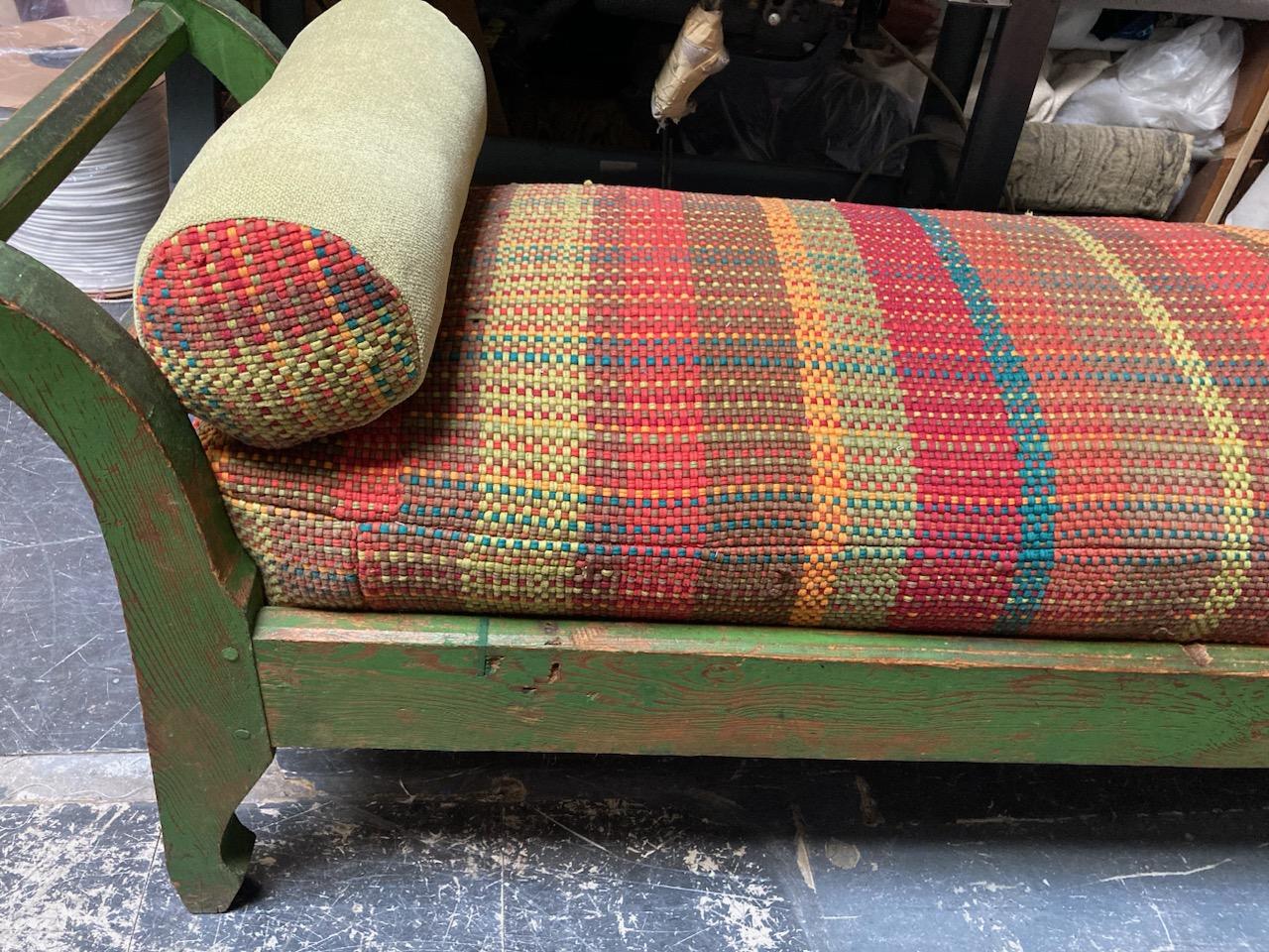 Adirondack 19e siècle Greene & Greene peint  Lit Greene & Greene MADE avec coussins Ragug sur mesure en vente