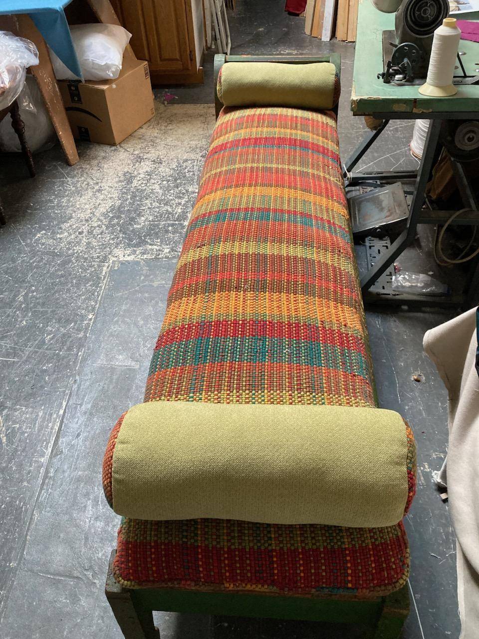 Américain 19e siècle Greene & Greene peint  Lit Greene & Greene MADE avec coussins Ragug sur mesure en vente