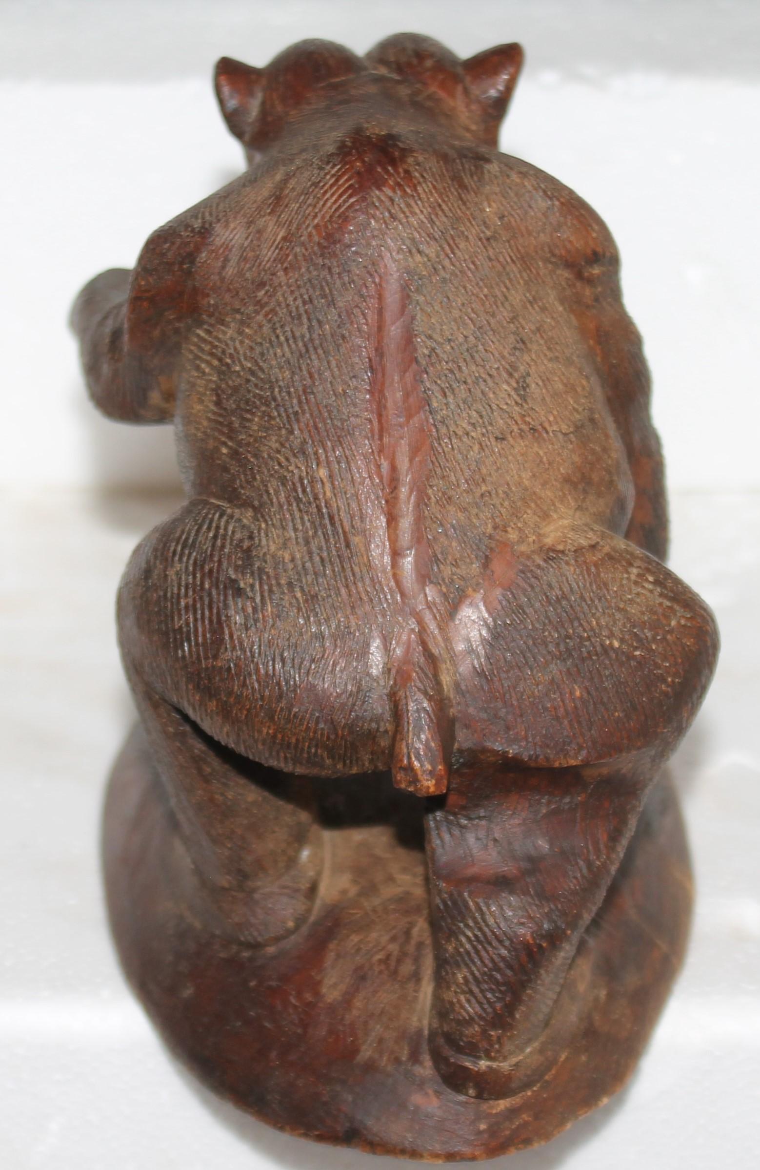 19Thc Hand Carved Bear In Good Condition For Sale In Los Angeles, CA