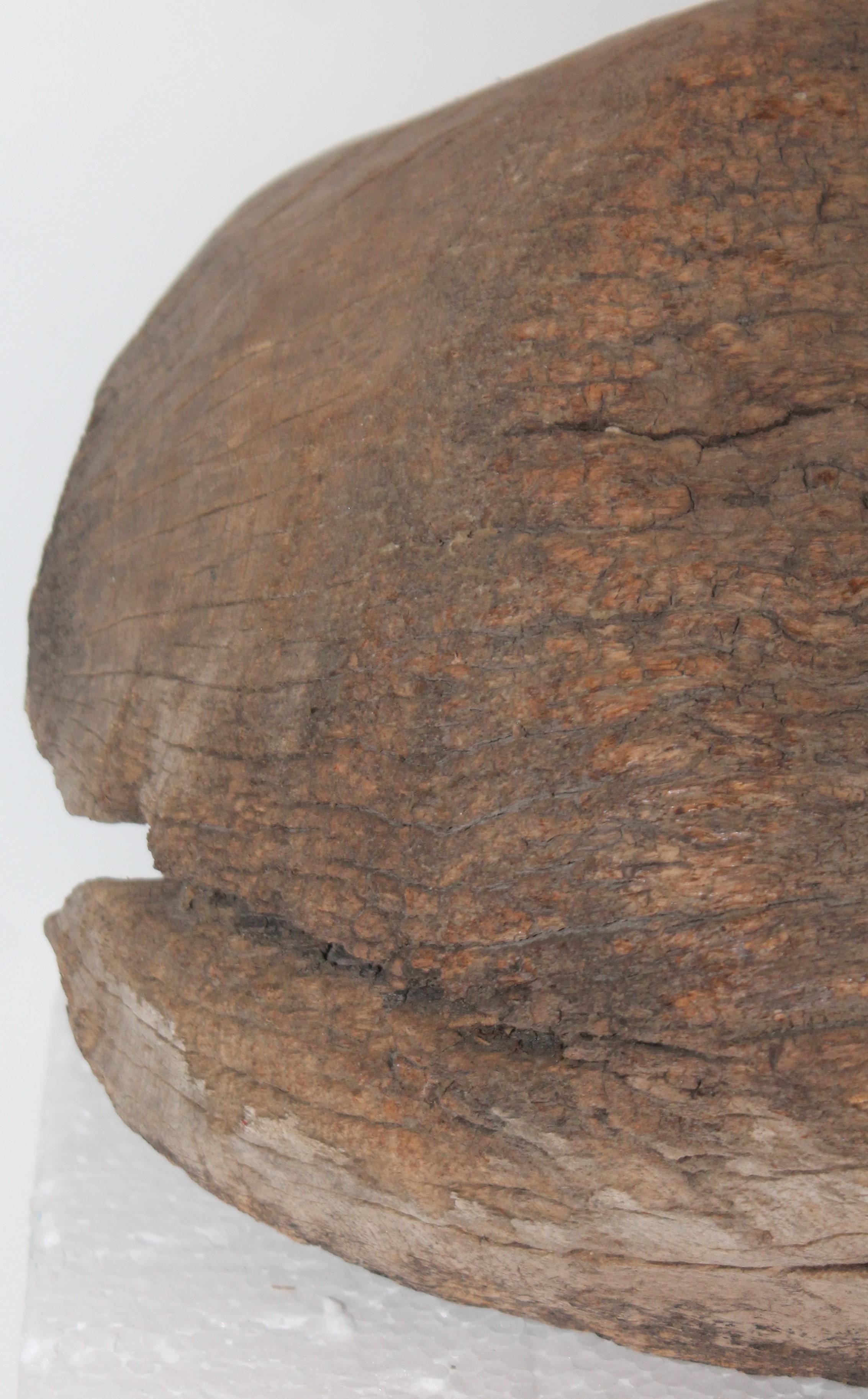 Bol en bois indien sculpté à la main du 19e siècle en vente 3