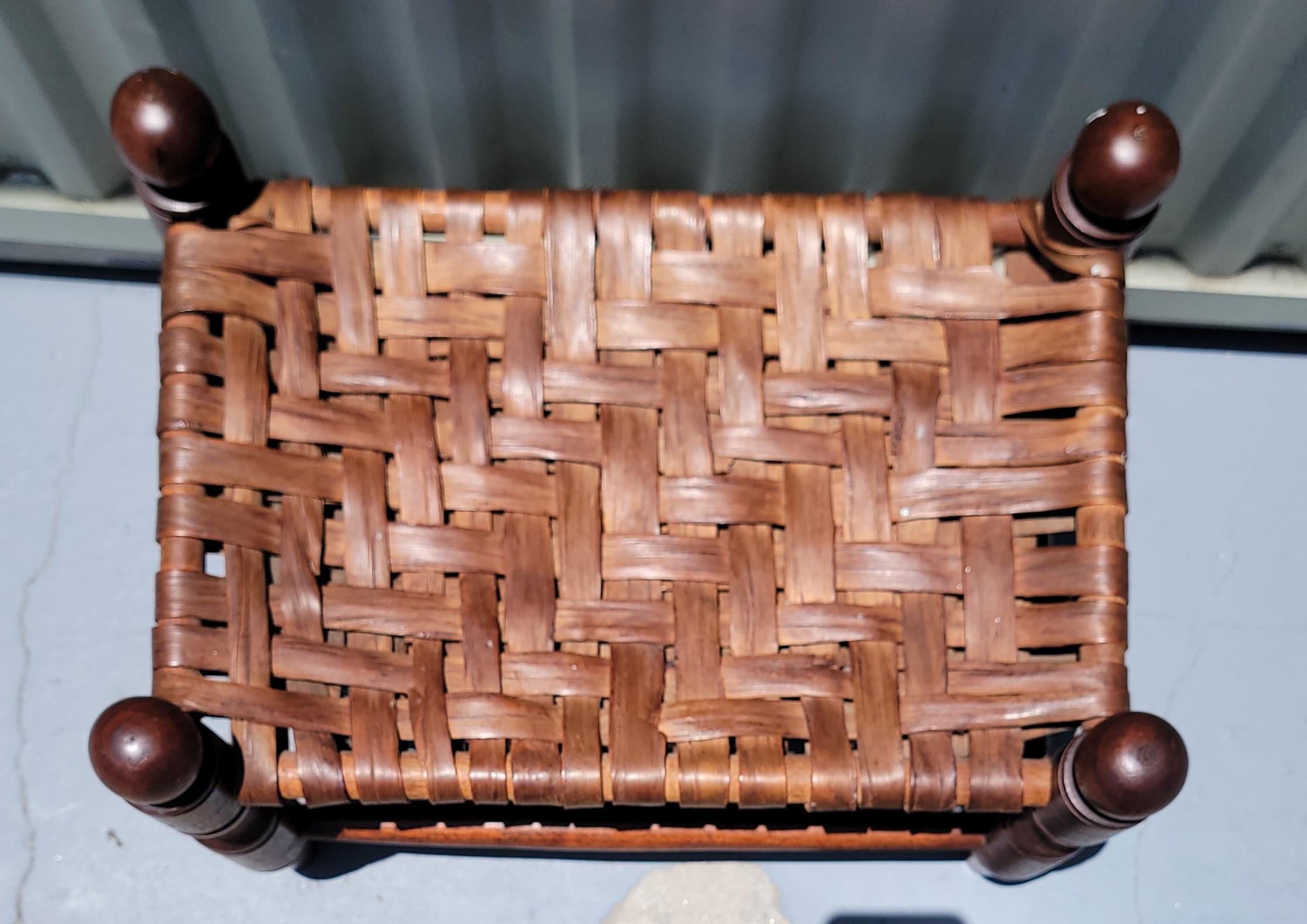 19Thc Hand Carved Walnut W/ Wood Slats Adirondack en venta