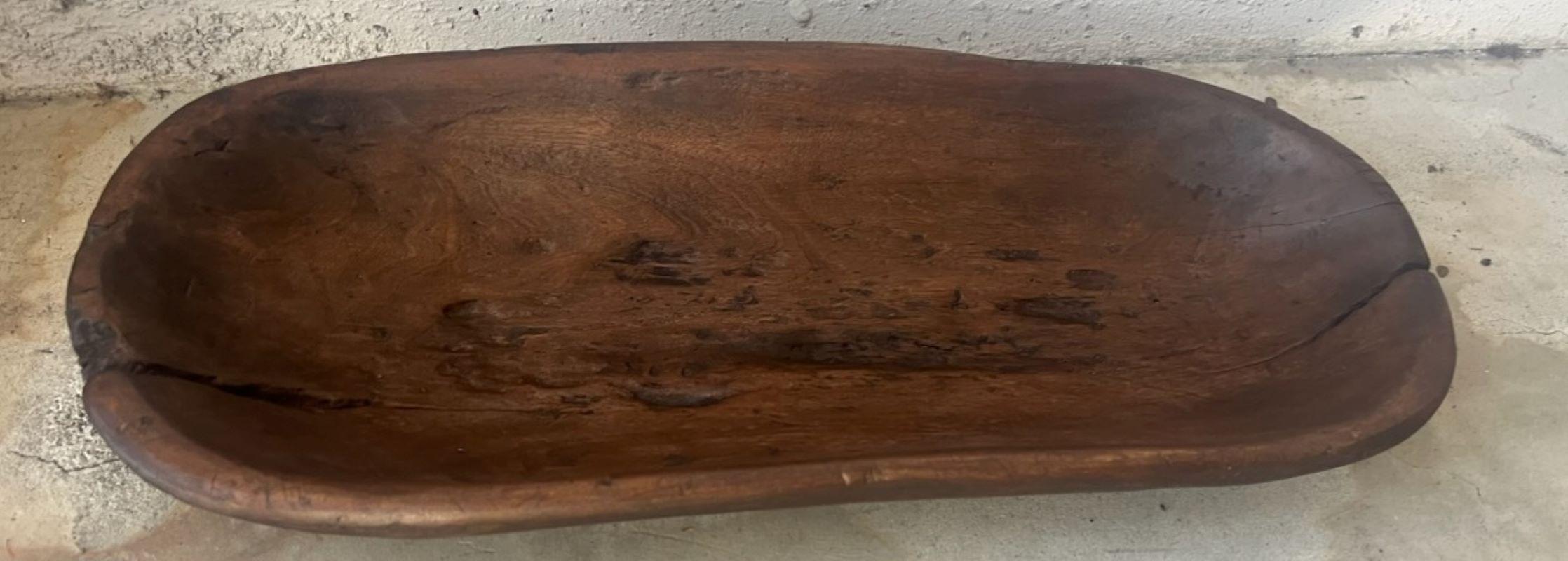19thc Hand Carved Wooden New England Dough Bowl In Good Condition For Sale In Los Angeles, CA