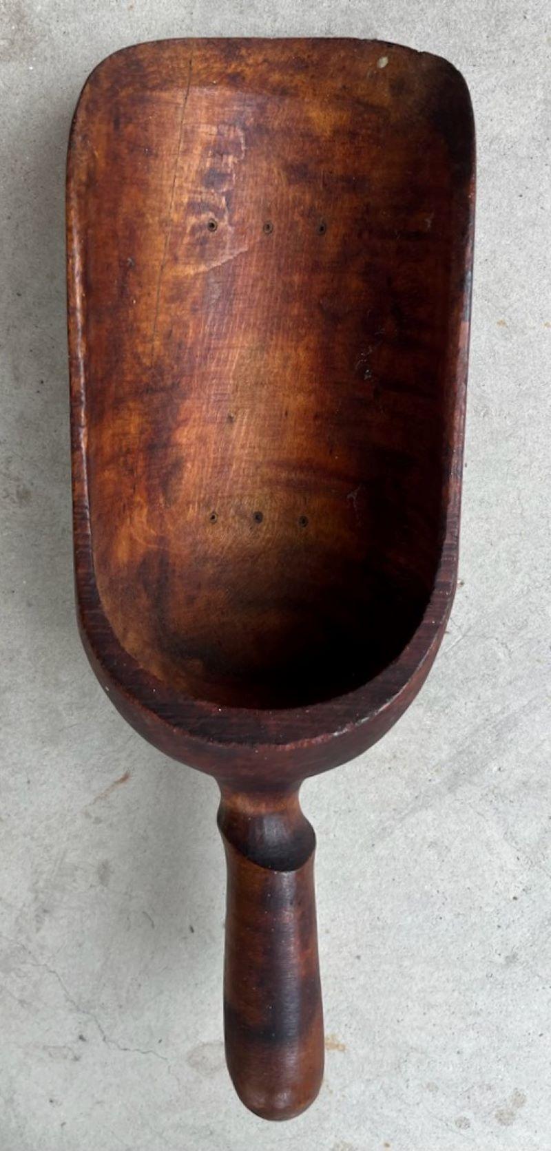 19thc Hand Carved Wooden Scoops from Pennsylvania In Good Condition For Sale In Los Angeles, CA