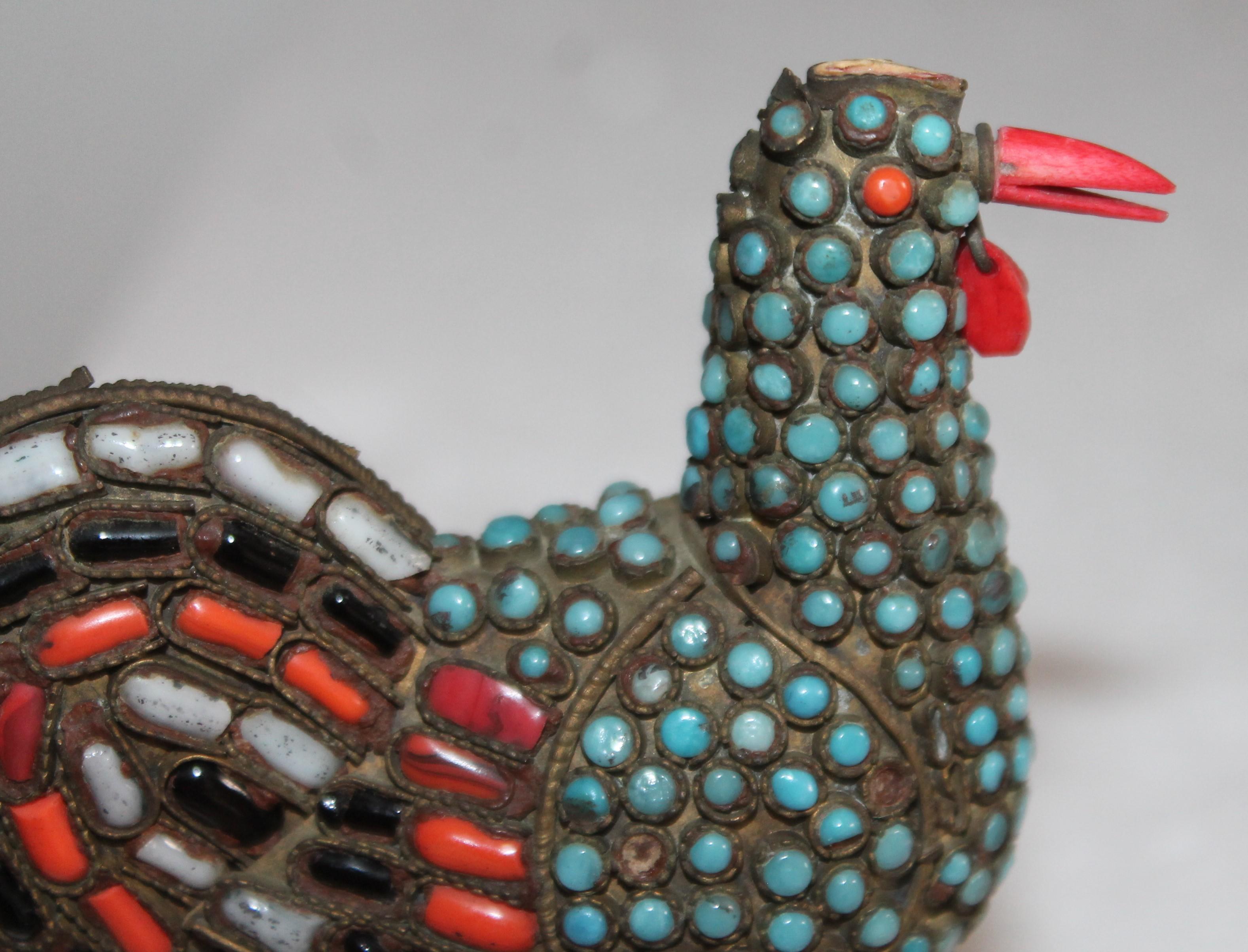 Oiseau fait à la main du XIXe siècle avec pierres turquoise et corail incrustées Bon état - En vente à Los Angeles, CA