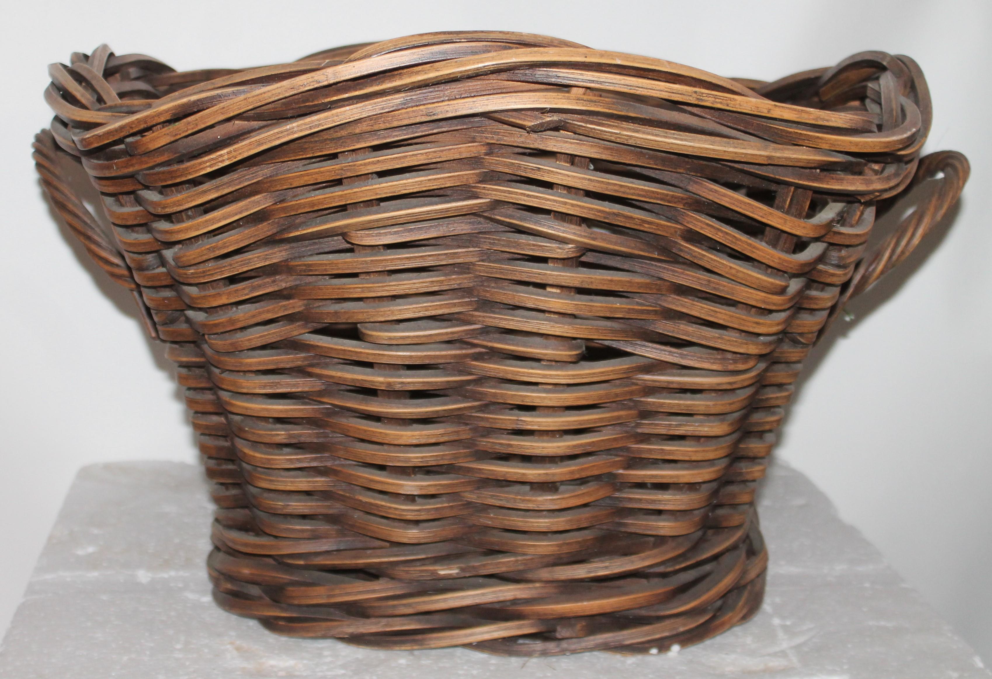 This fine handmade and woven basket is in great condition. The patina is really great.