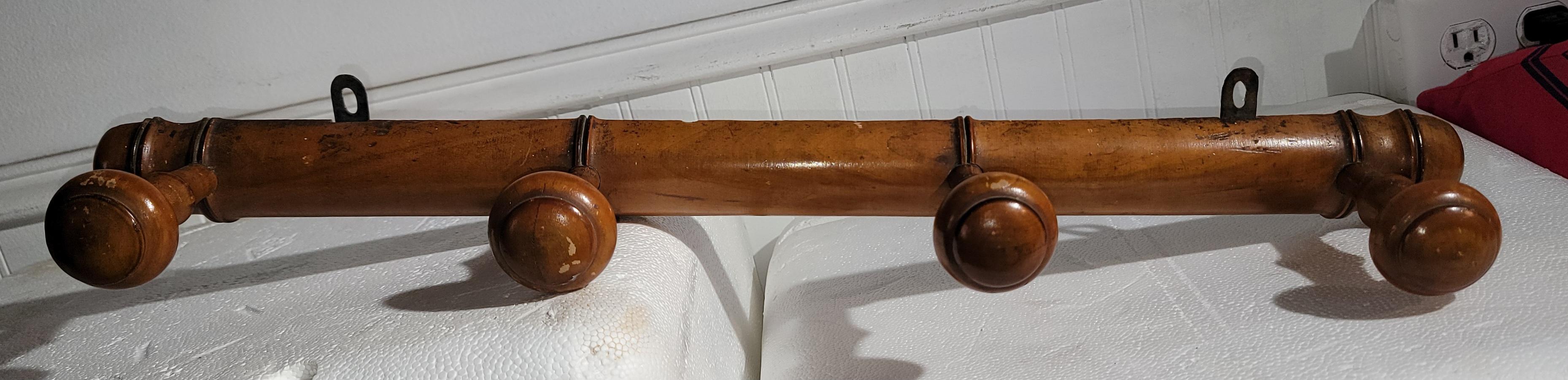 19Thc Hut & Mantel Peg Rack in natürlichen Kiefer (Adirondack) im Angebot