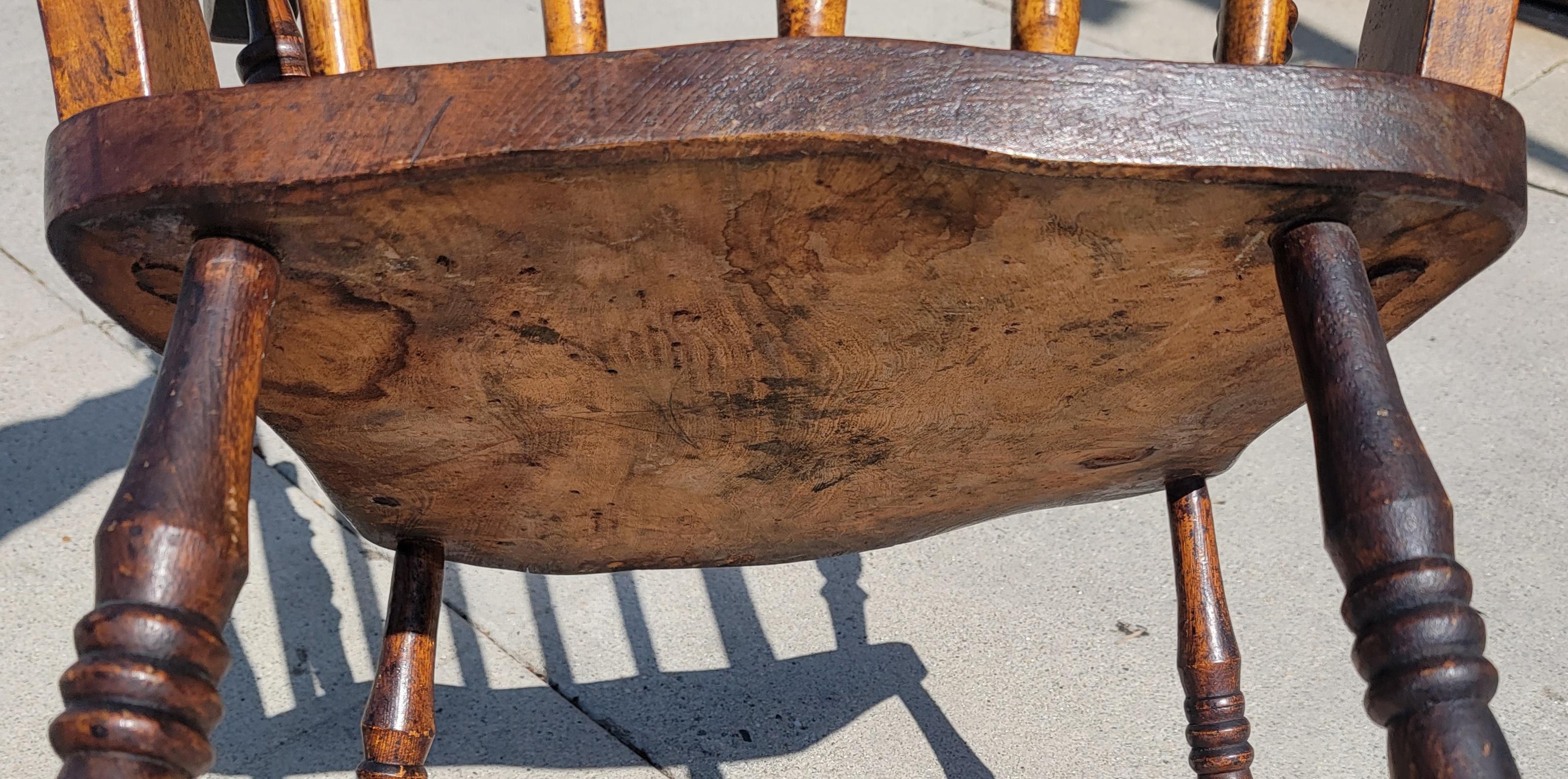 19Thc High Back Windsor  Arm Chair In Good Condition For Sale In Los Angeles, CA