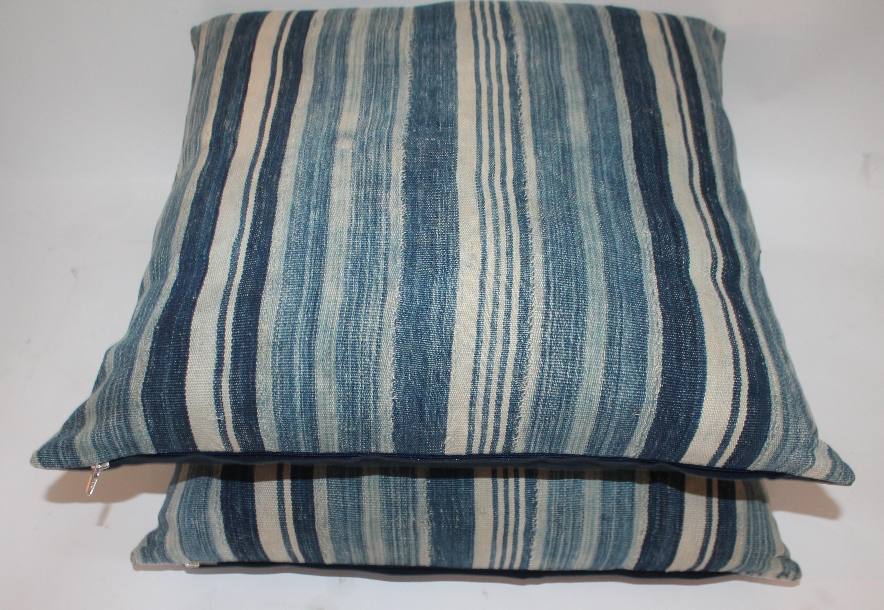 Pair of 19th Century Homespun Linen Pillows In Good Condition For Sale In Los Angeles, CA