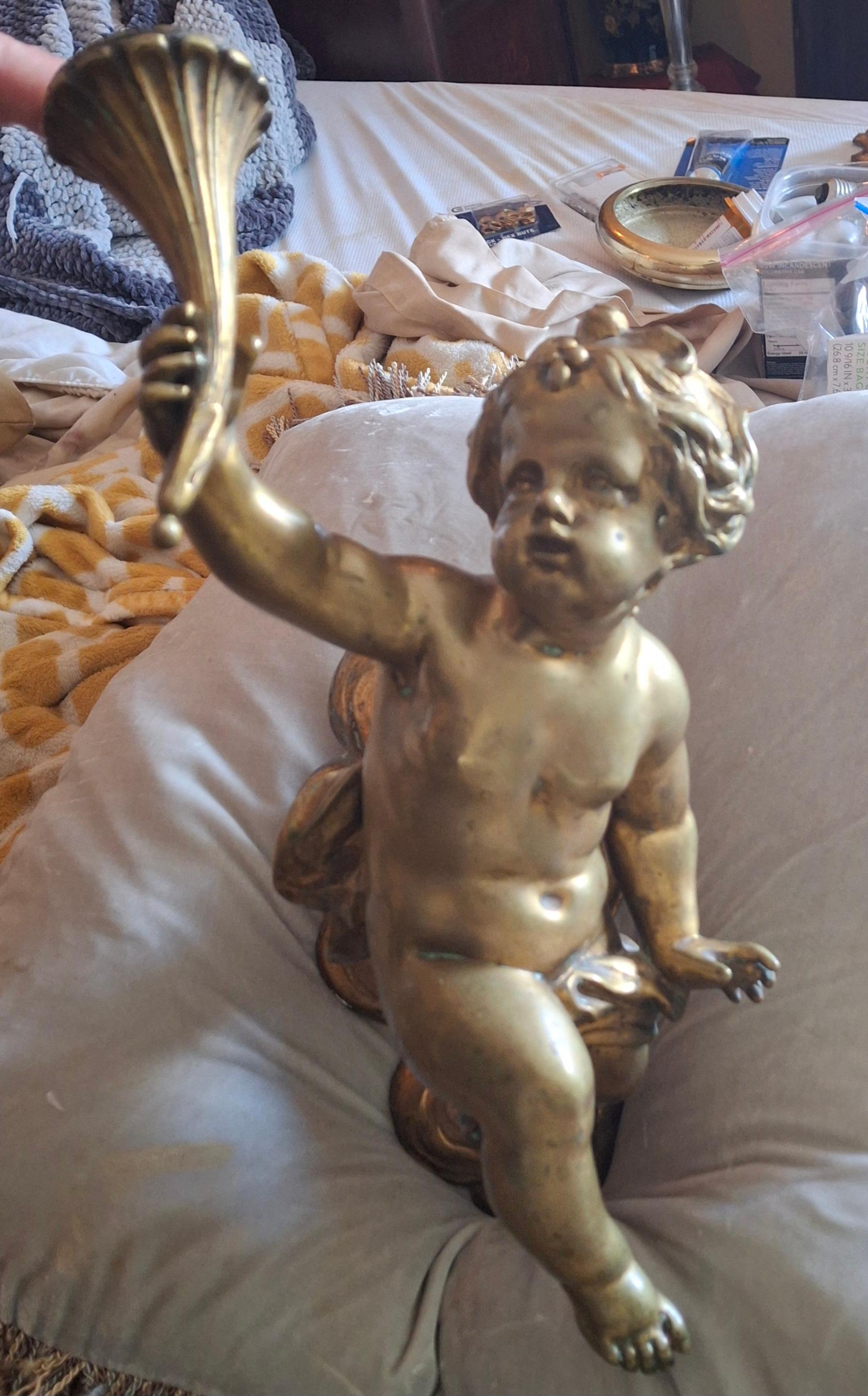 19èmec Très lourde applique murale en bronze doré à chérubin Louis XV / Bougie Bon état - En vente à Opa Locka, FL