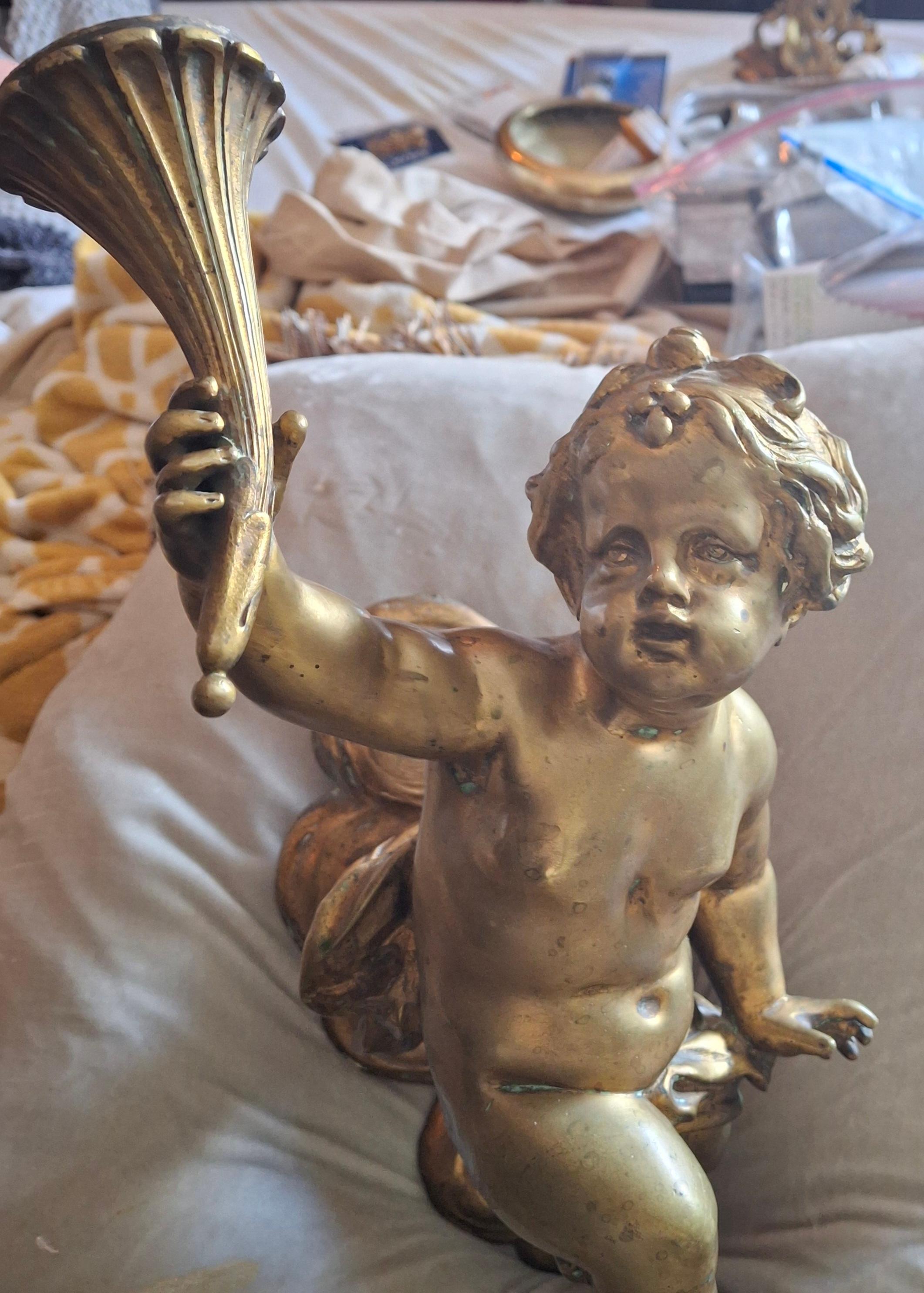 Fin du XIXe siècle 19èmec Très lourde applique murale en bronze doré à chérubin Louis XV / Bougie en vente