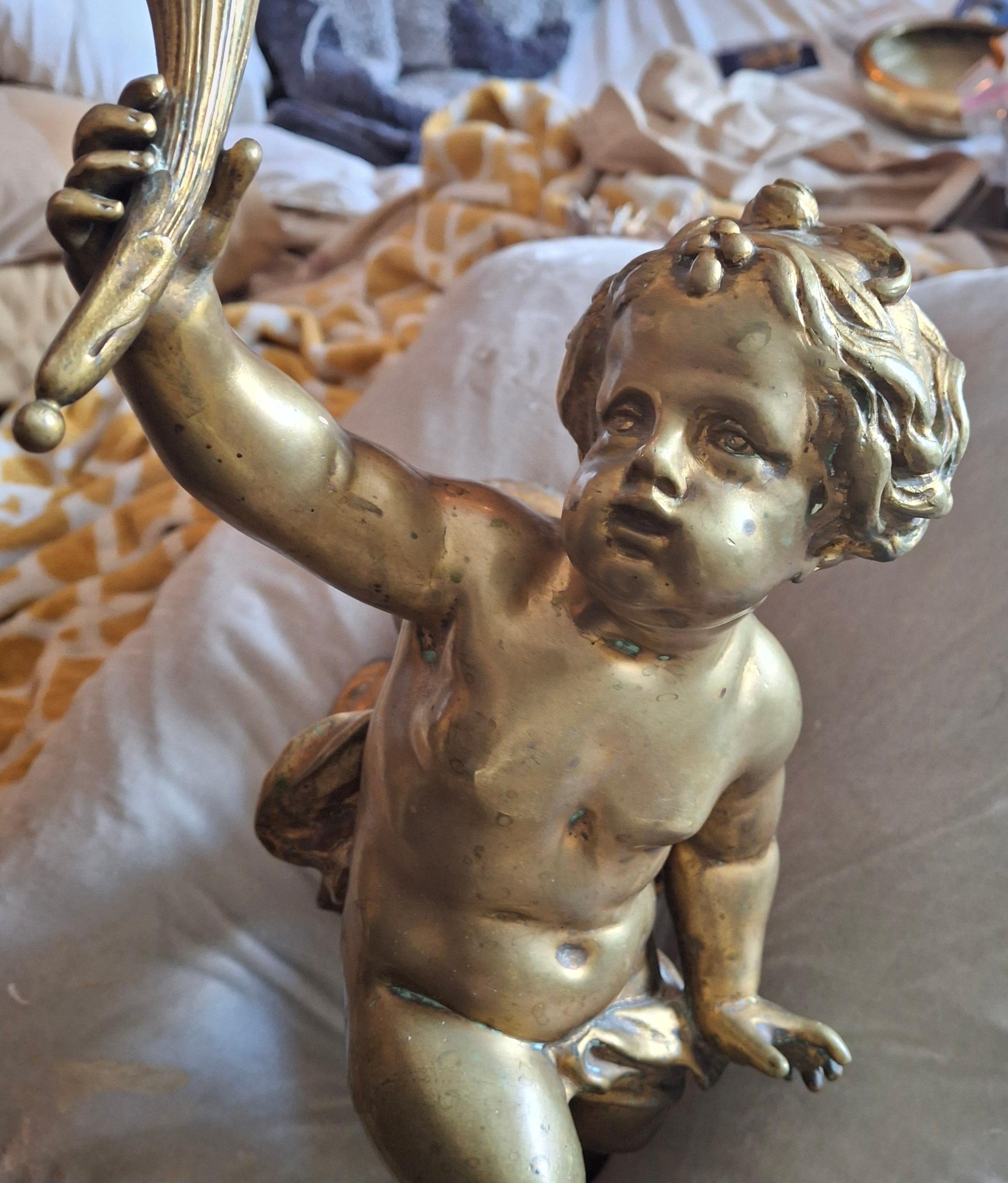 19èmec Très lourde applique murale en bronze doré à chérubin Louis XV / Bougie en vente 2
