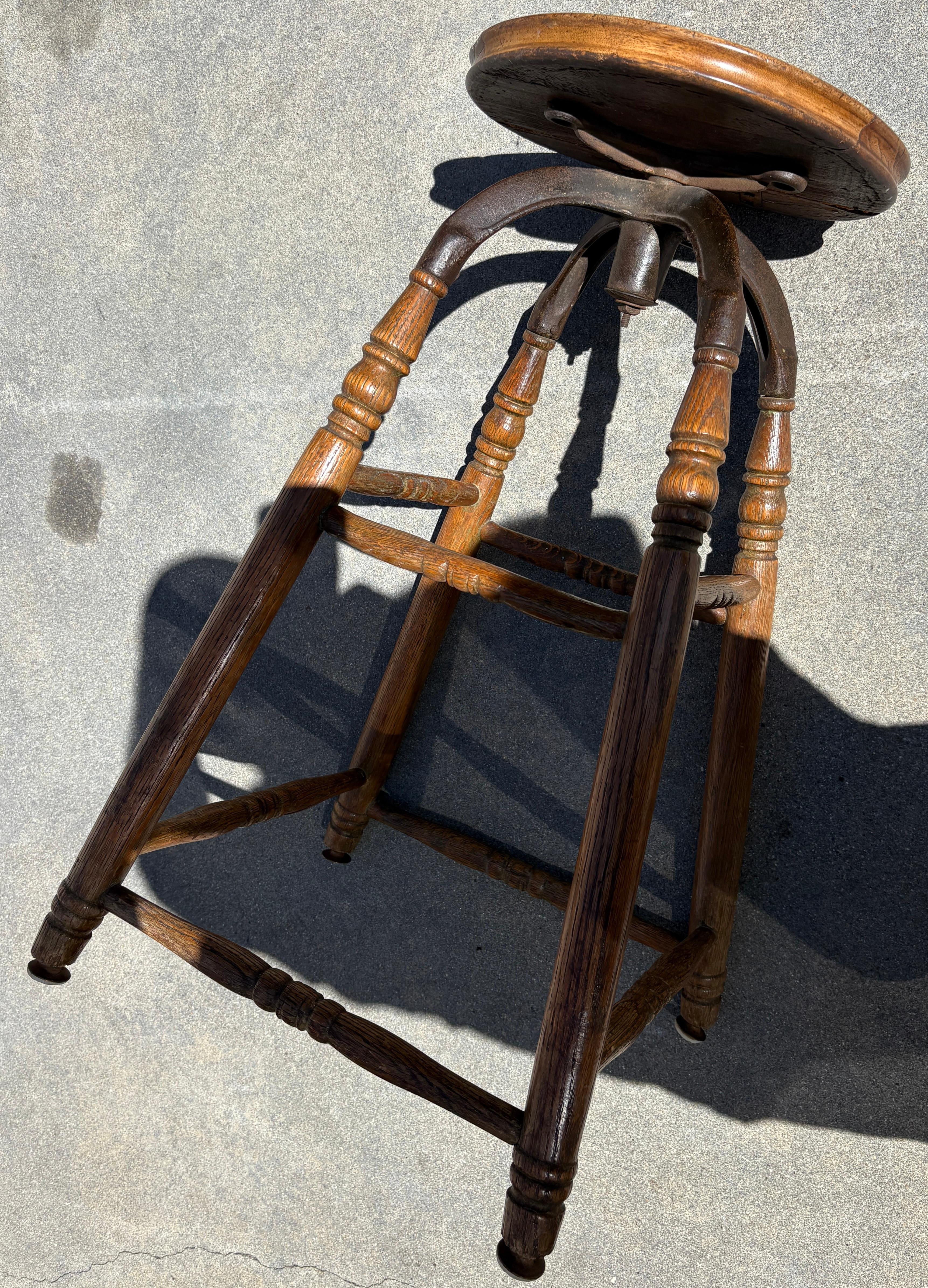 XIXe siècle 19Thc Tabouret de bar industriel pivotant en vente