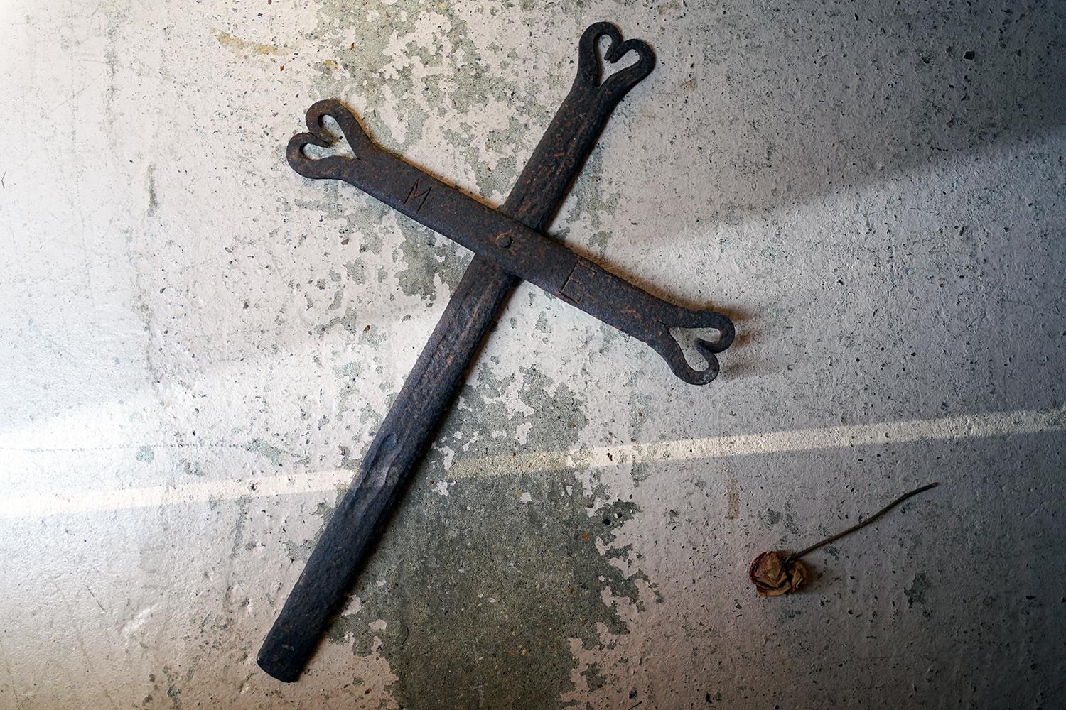 19thC Irish Blacksmith Forged Wrought Iron Cross 8
