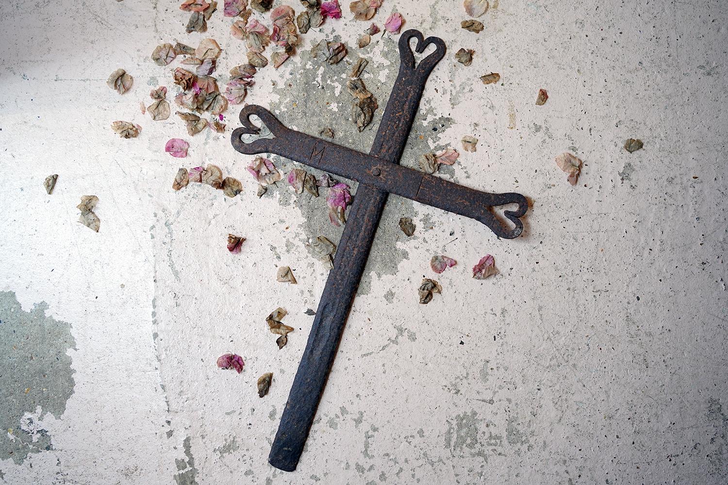 The blacksmith made nineteenth century Irish wrought iron cross, forged in two sections, having openwork heart motif ends and the initials M and E to the arms, the whole having been discovered in a barn in County Cavan, Ireland.

The cross is in