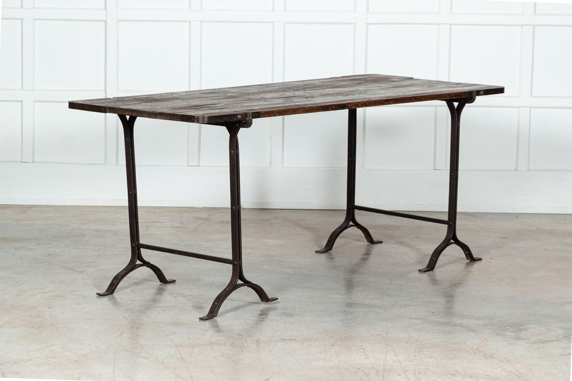 Table à tréteaux en fer et en pin du XIXe siècle en vente 7