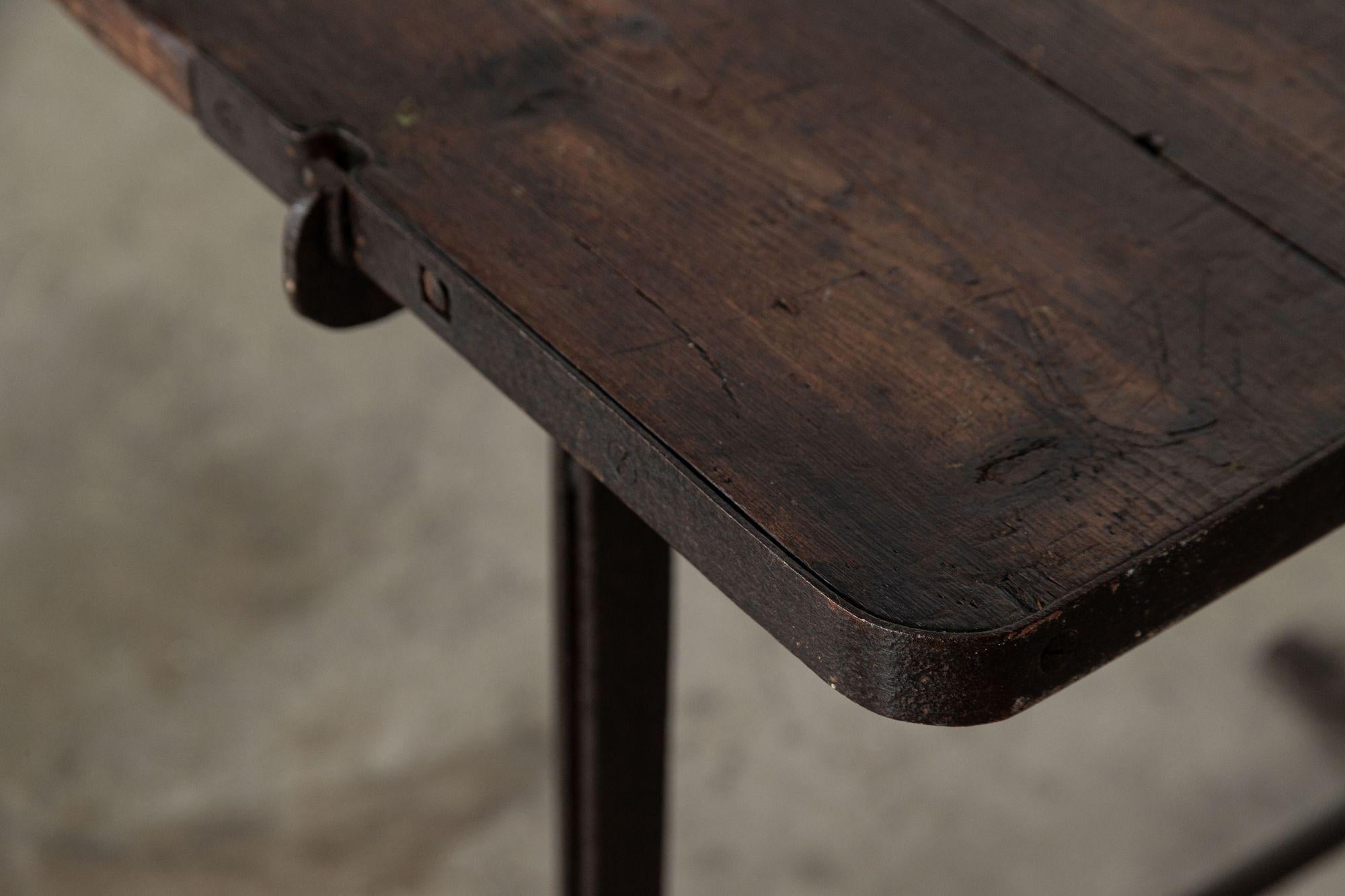 Table à tréteaux en fer et en pin du XIXe siècle en vente 1