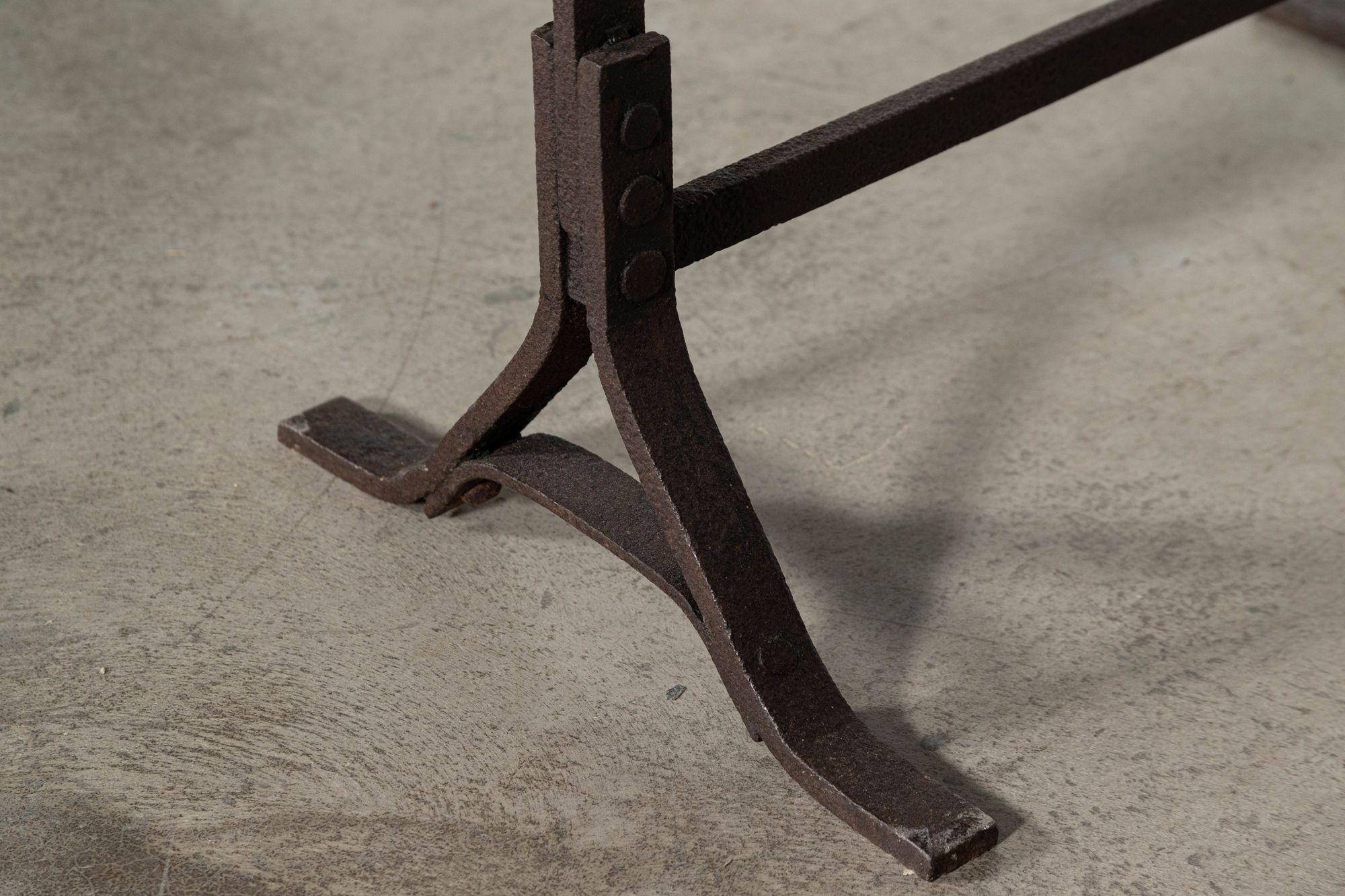 Table à tréteaux en fer et en pin du XIXe siècle en vente 4