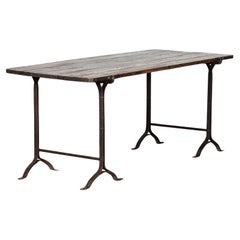Table à tréteaux en fer et en pin du XIXe siècle