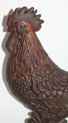 Gallo in ferro del XIX secolo con frammenti di pittura