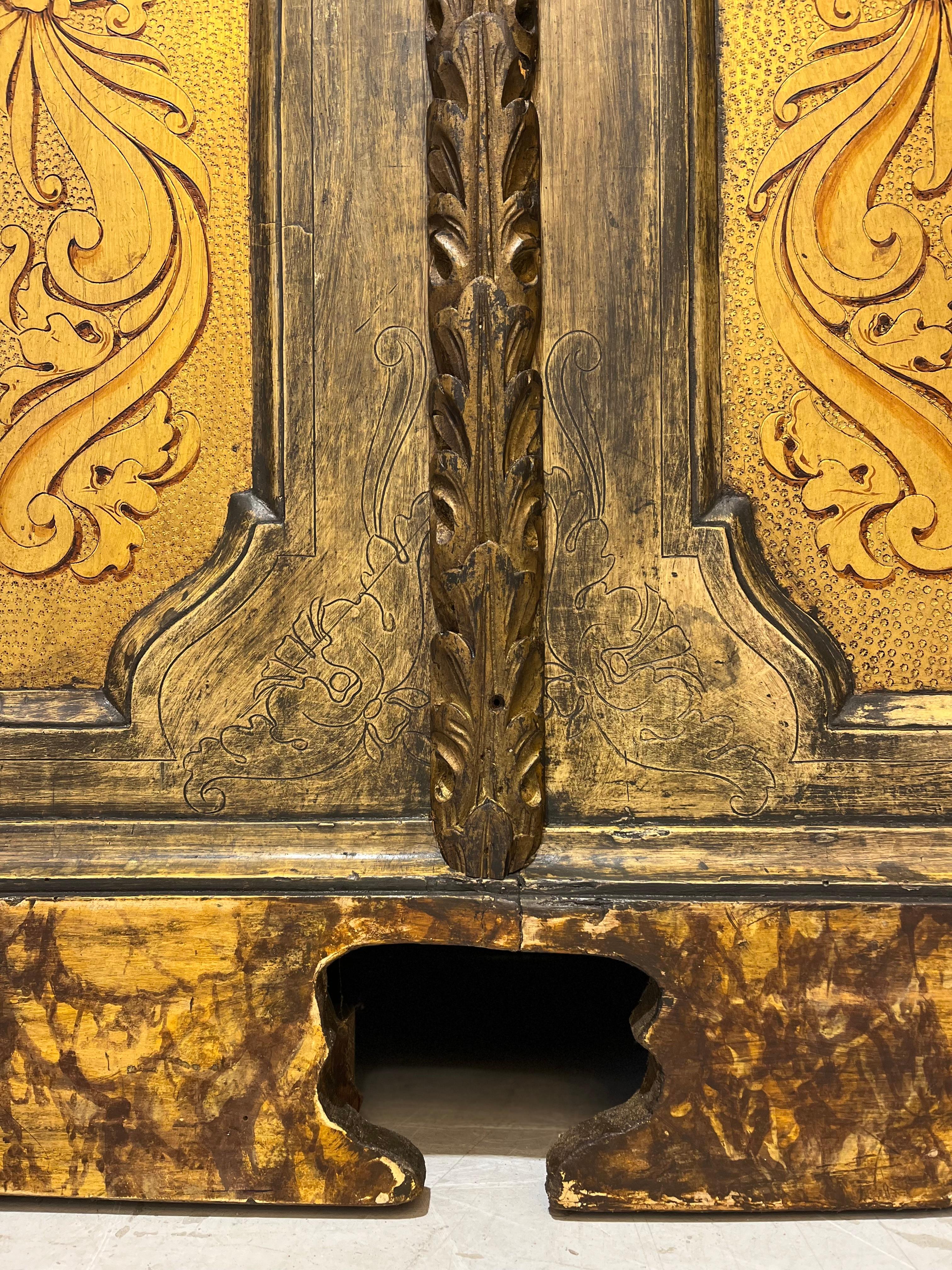19th Century console italienne à paliotto dorée du 19e siècle en vente