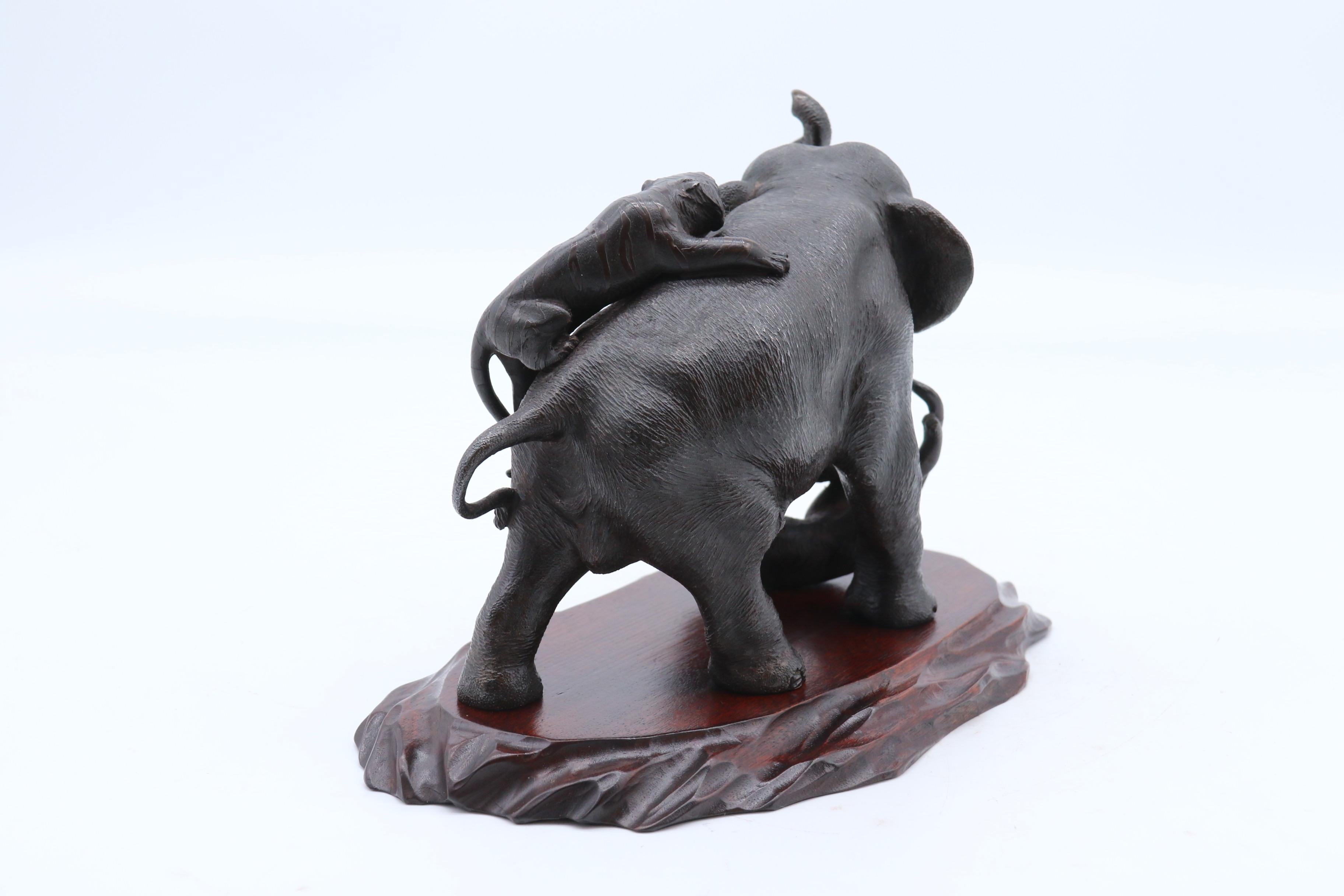 19thC Japanese Meiji Period Bronze Study of an Elephant Fighting with Two Tigers In Good Condition For Sale In Central England, GB