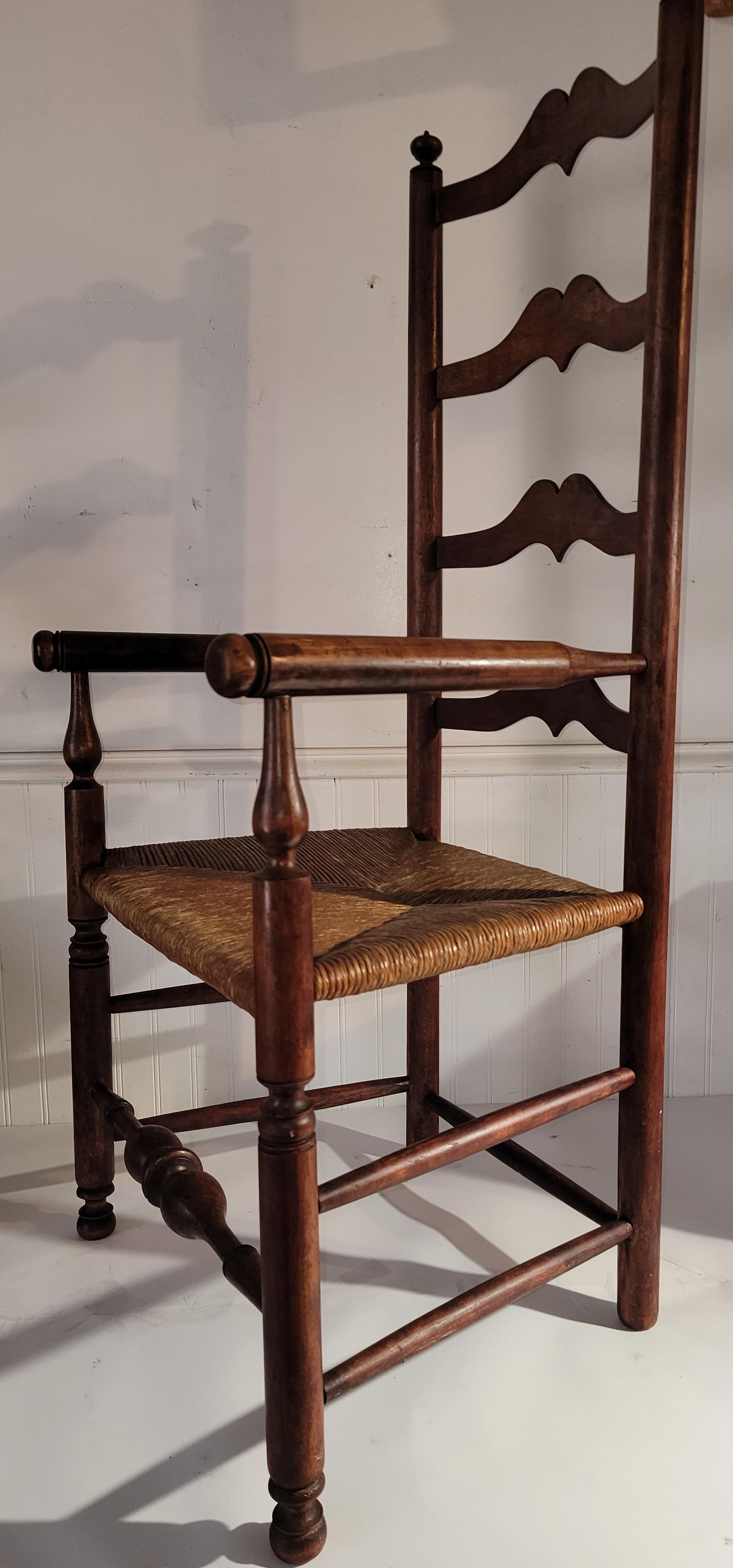 Stile Adirondack Sedia con schienale a scaletta 19Thc con seduta intrecciata a mano in vendita