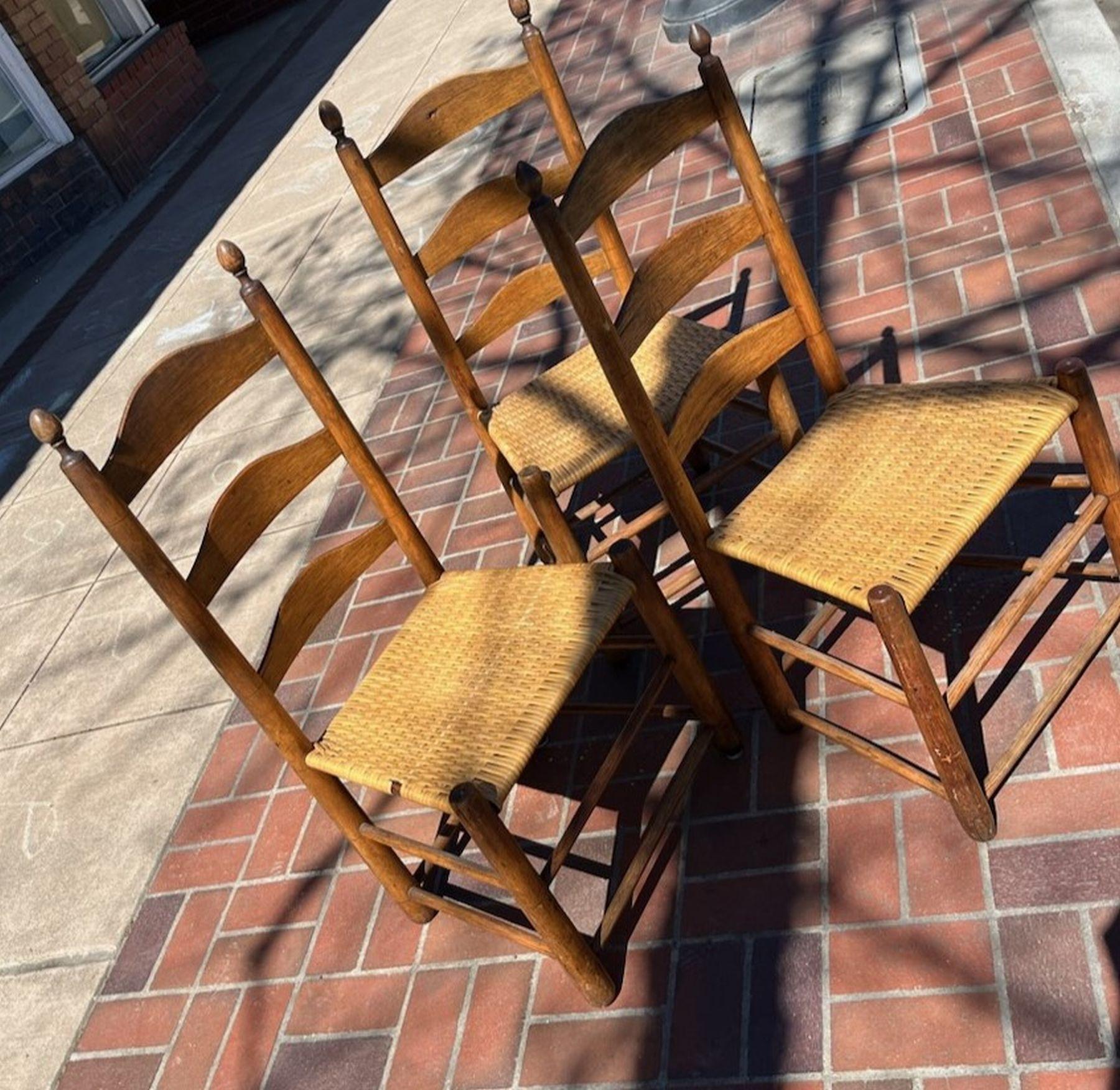 19thc Ladder Back Chairs From Pennsylvania -Set of Three In Good Condition For Sale In Los Angeles, CA