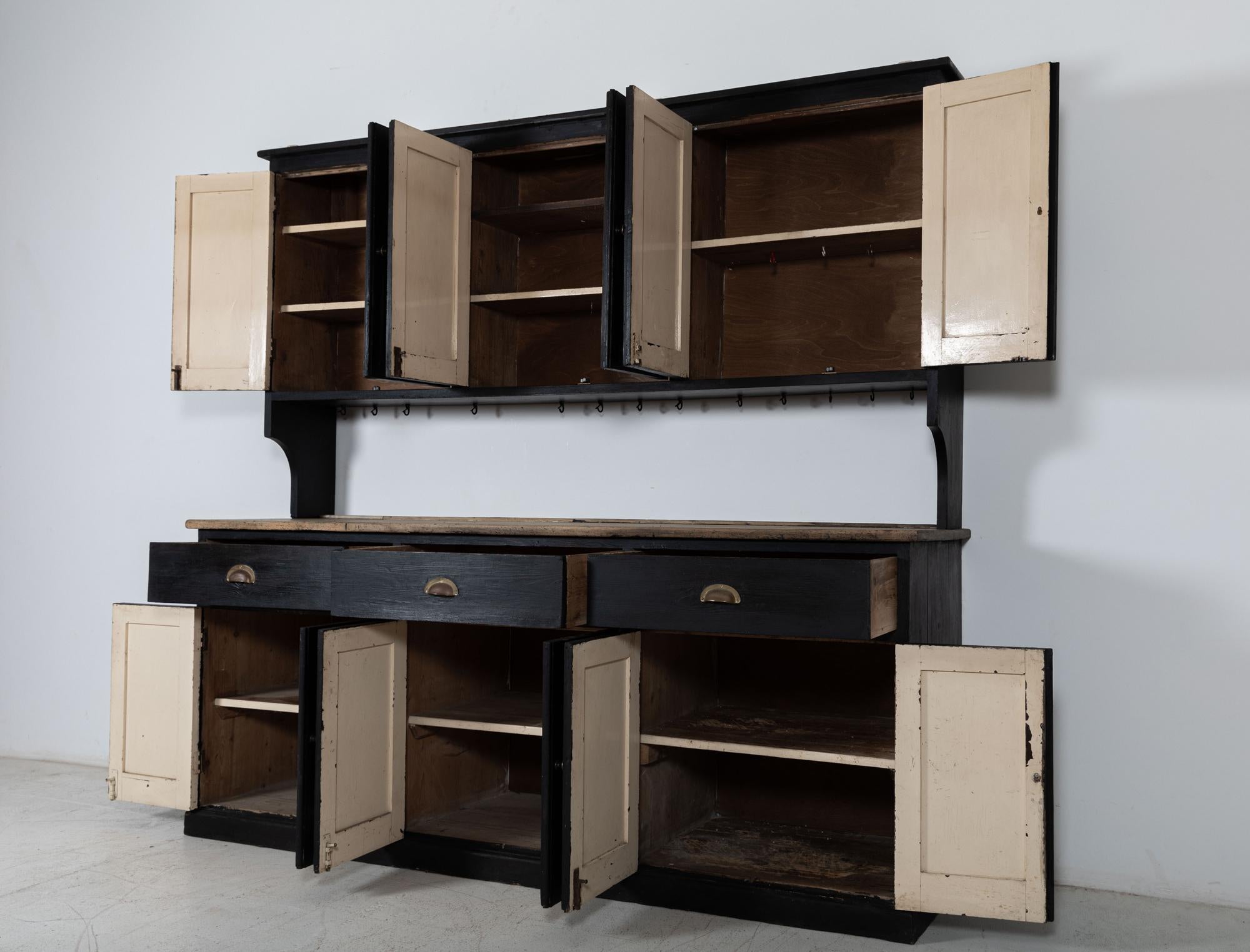Circa 1890

19thC large ebonised pine butlers pantry / dresser

(2 pieces)

Measures: W218 x D58 x H207 cm

Base W218 X D58 X H90 cm
Top W218 X D33 X H117 cm.

 