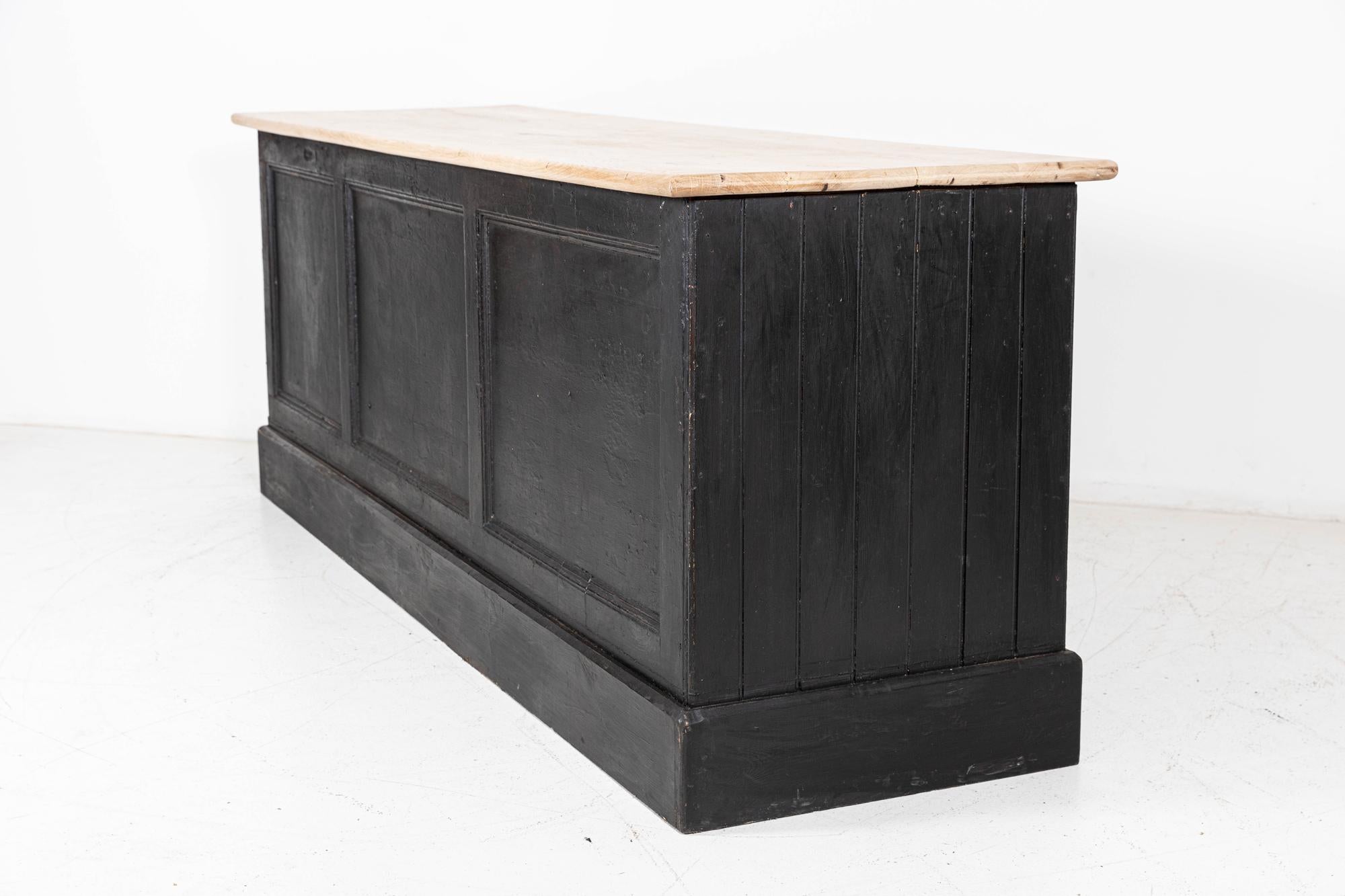 Grande banque de tiroirs anglaise du 19ème siècle en bois d'ébène pour comptoir de magasin en vente 2
