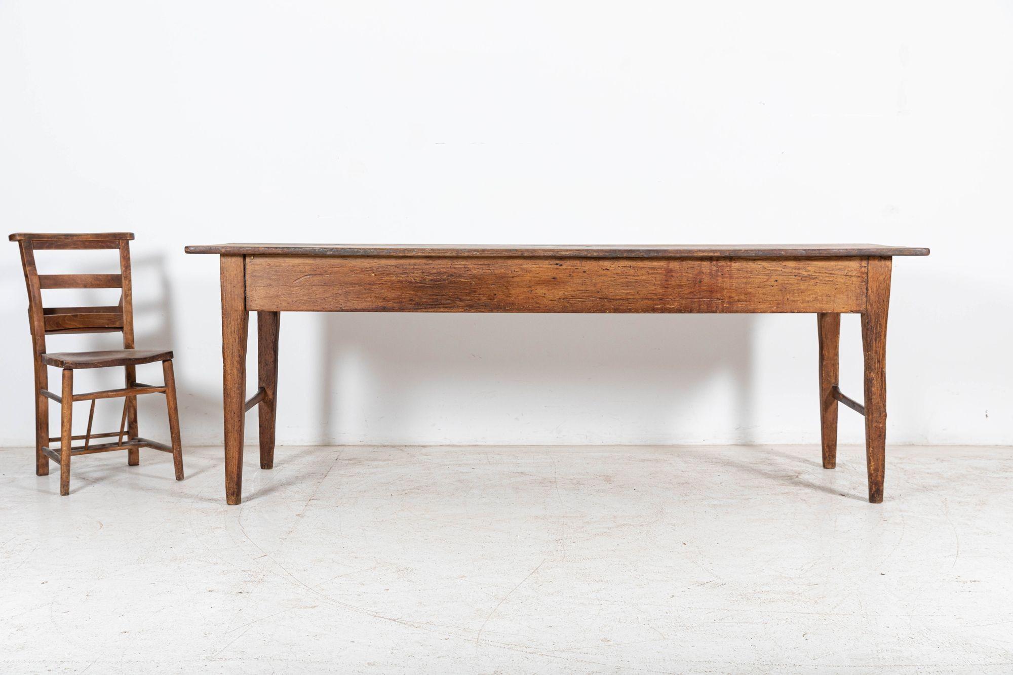 Circa 1860

Grande table de travail en bois fruitier vernaculaire anglais du 19e siècle à 2 planches, avec des pieds fuselés reliés par des brancards usés par le temps.

Patine d'usure, couleur et forme exceptionnelles.

sku 915

W222 x D70 x H79 cm