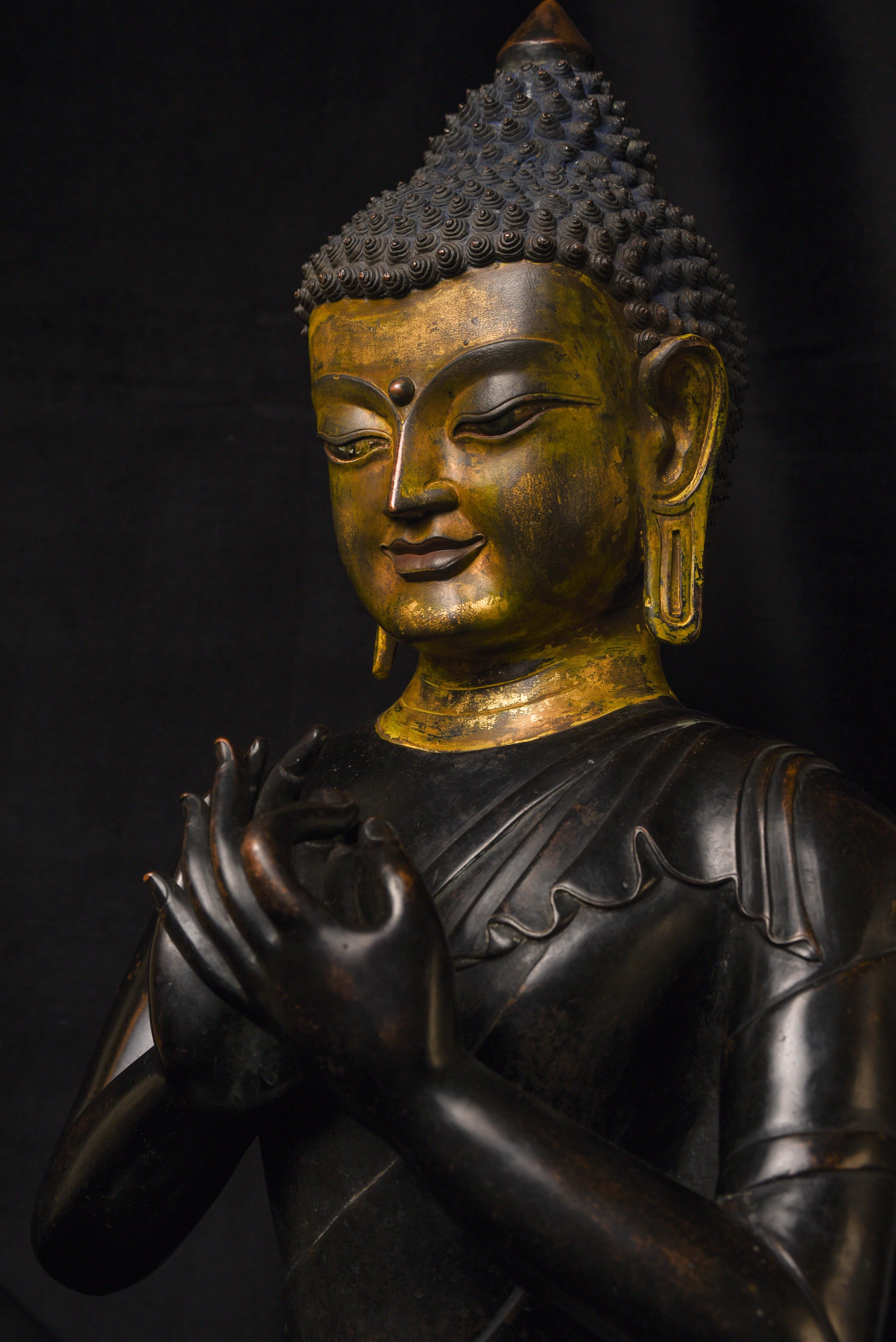 19th C Large, Fine Tibetan Bronze Buddha-World Class Sculpture In Good Condition In Ukiah, CA