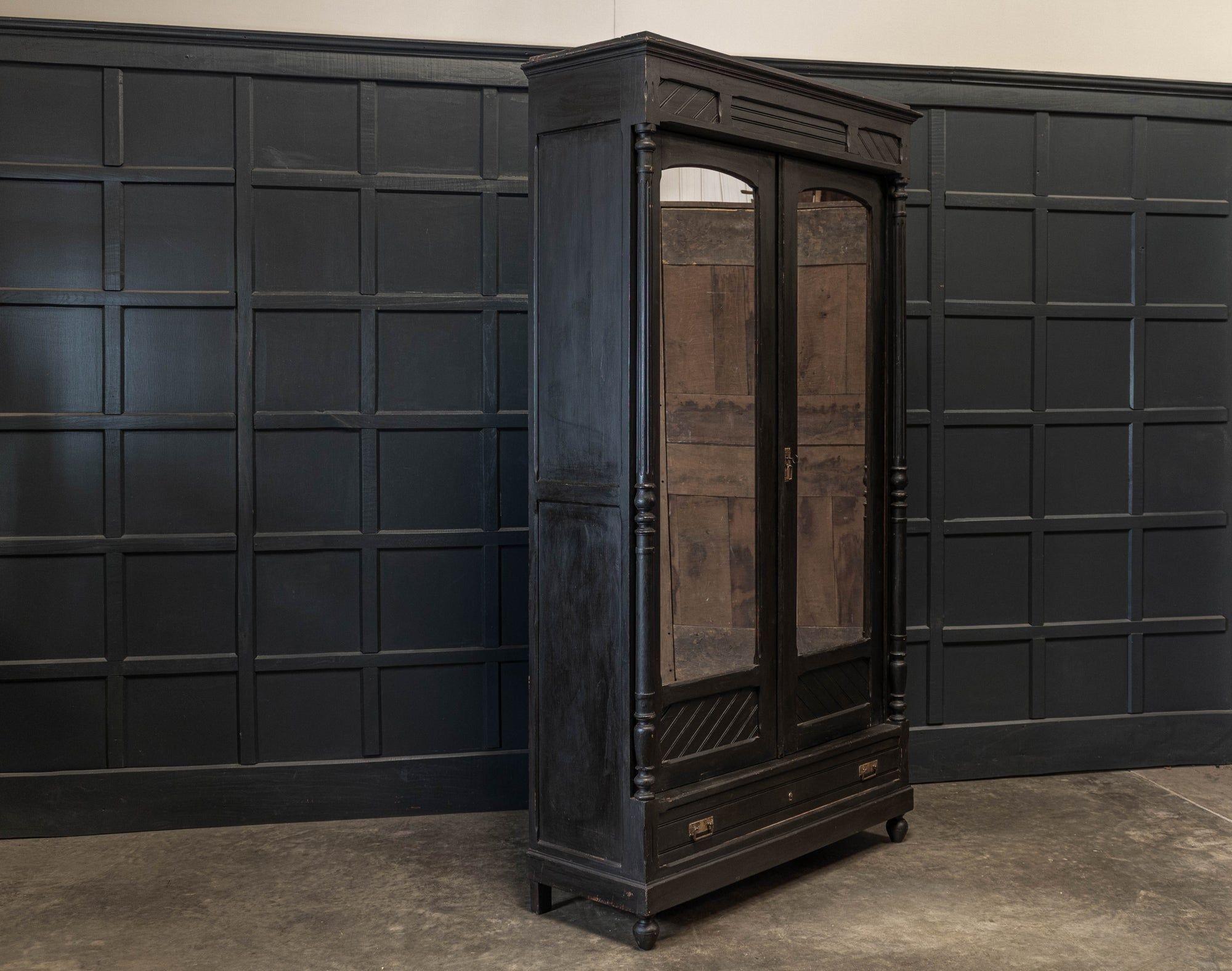 Circa 1880.

19thC large French ebonised mirrored armoire. With adjustable shelves, drawer, original hardware & key.

Sourced from the South of France.



Measures: W130 x D46 x H236cm.