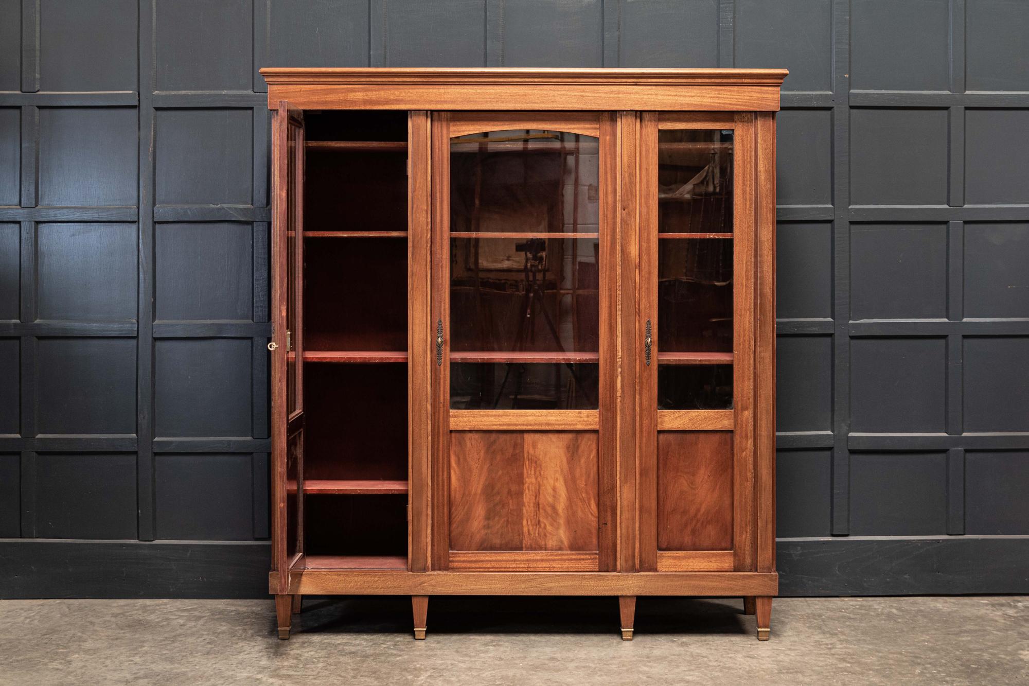 Circa 1890

19thC Large French mahogany glazed vitrine / bookcase / armoire

With original hardware, keys and brass feet

Sourced from the South of France

Measures: W 167 x D 39 x H 179.5cm.
 
 