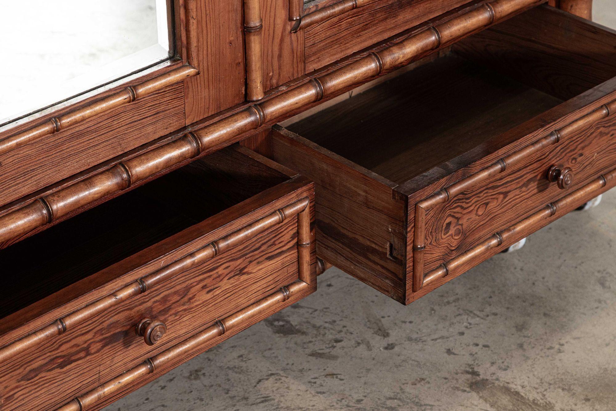 19thC Große Französisch Kiefer Faux Bambus Kleiderschrank im Angebot 5