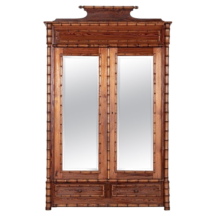 Grande armadio francese in finto bambù di pino del XIX secolo