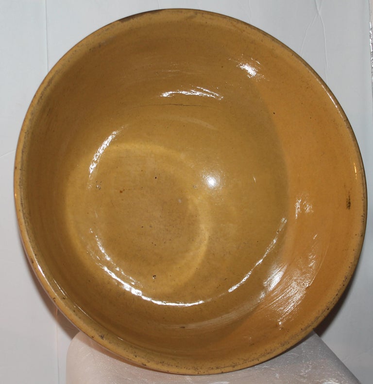 https://a.1stdibscdn.com/19thc-large-mocha-green-seaweed-yellow-ware-bowl-for-sale-picture-7/f_7971/f_247526721627938697153/IMG_5722_master.JPG?width=768