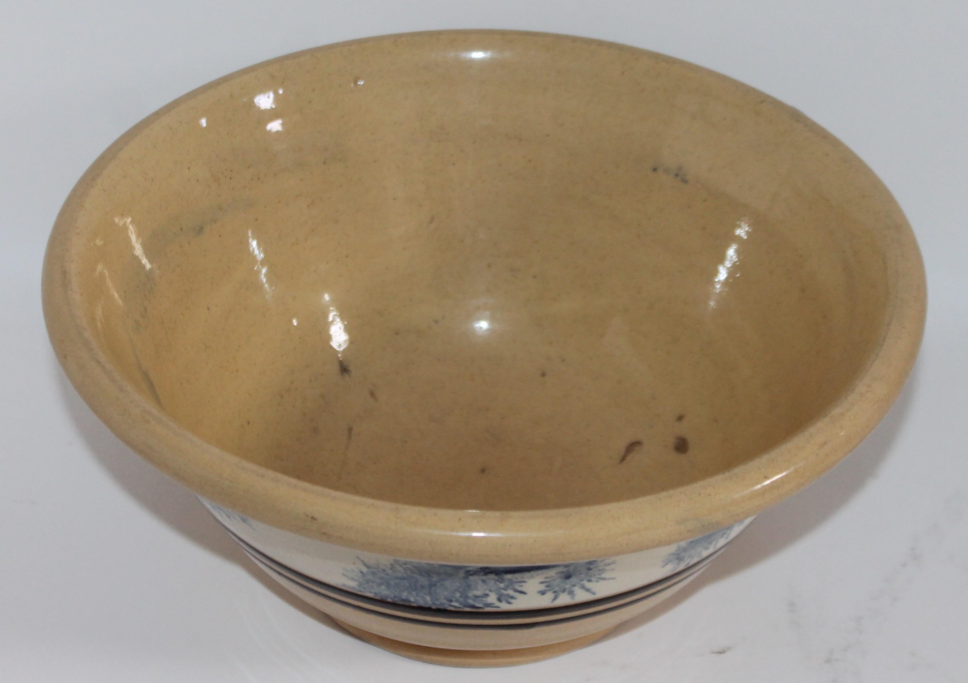 Hand-Crafted 19th Century Large Mocha Yellow Ware Seaweed Decorated Bowl For Sale