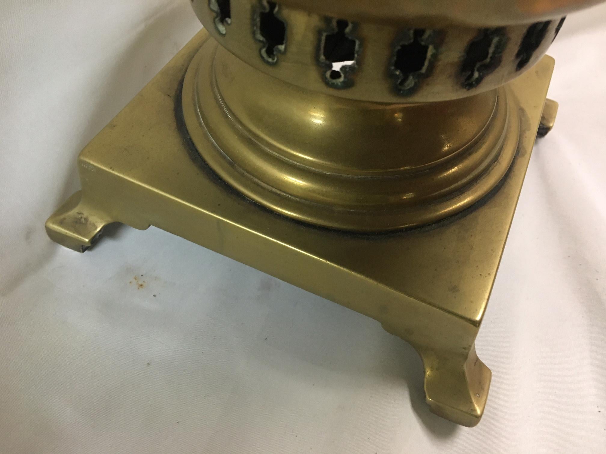 Gran Lámpara Samovar Rusa de Latón del S. XIX con Sellos con Asas de Madera en venta 4