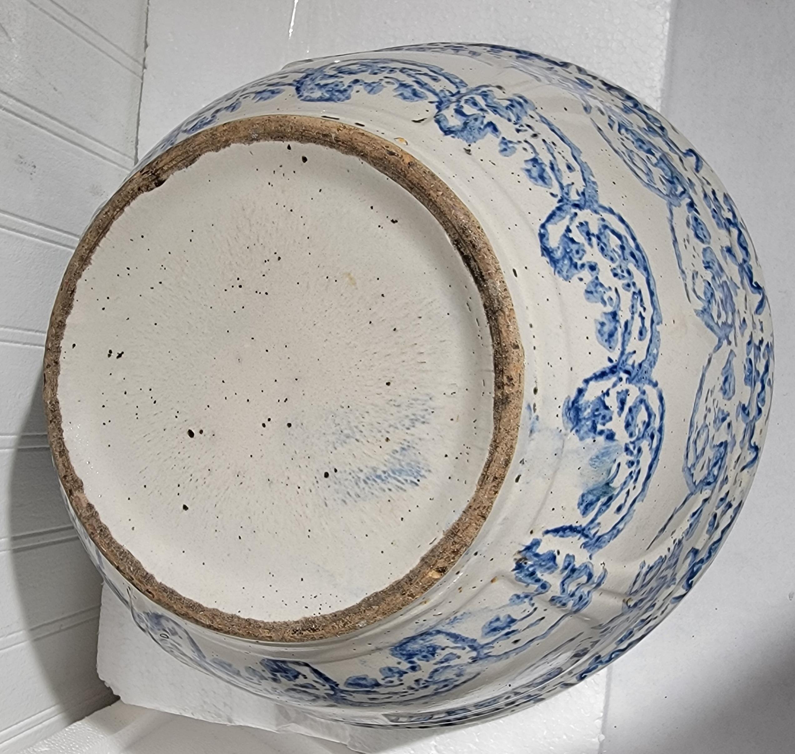 19Thc Large Sponge Ware Mixing Bowl In Good Condition For Sale In Los Angeles, CA