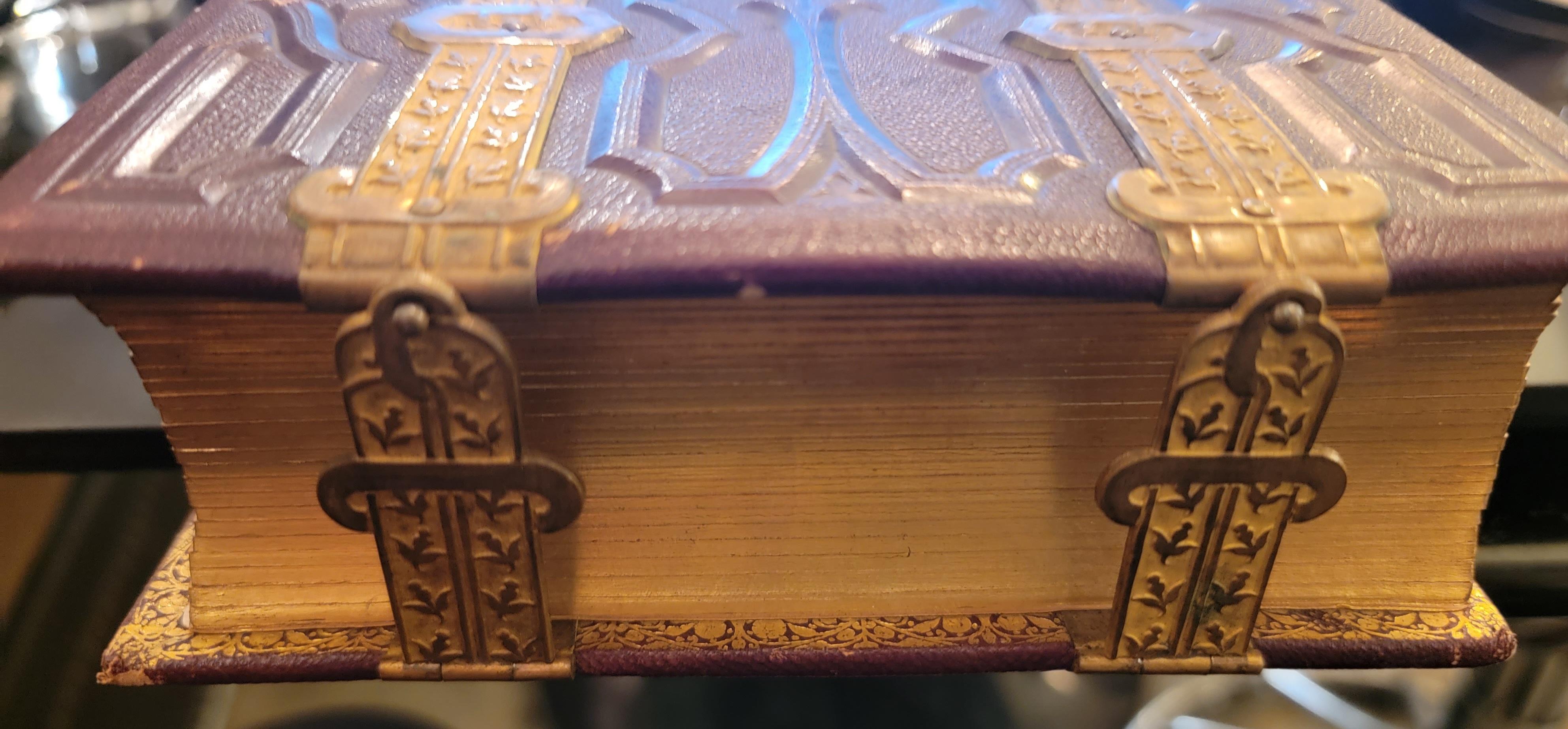 American 19thc Leather Photo Album With Gilt Pages