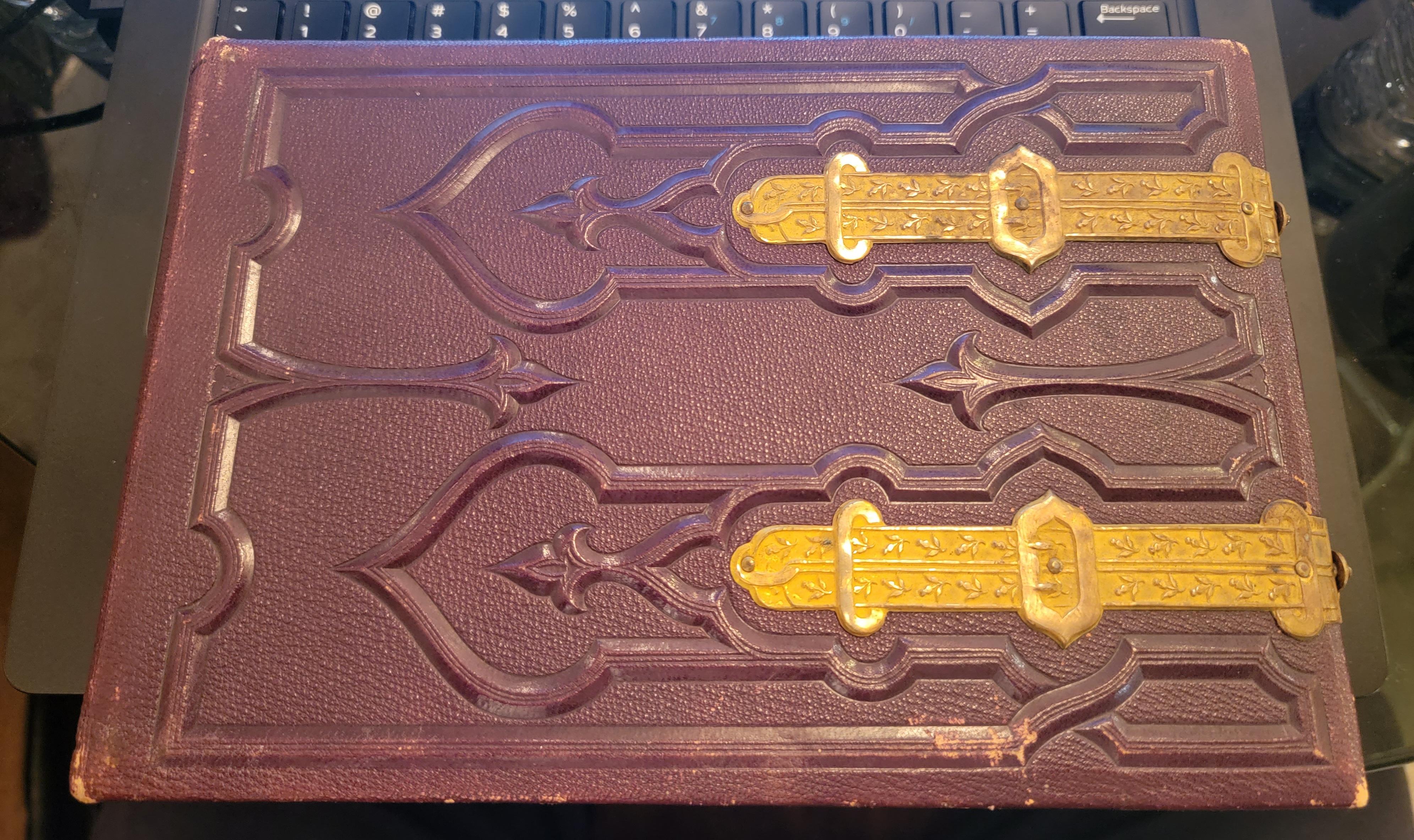 19thc Leather Photo Album With Gilt Pages In Good Condition In Pasadena, CA