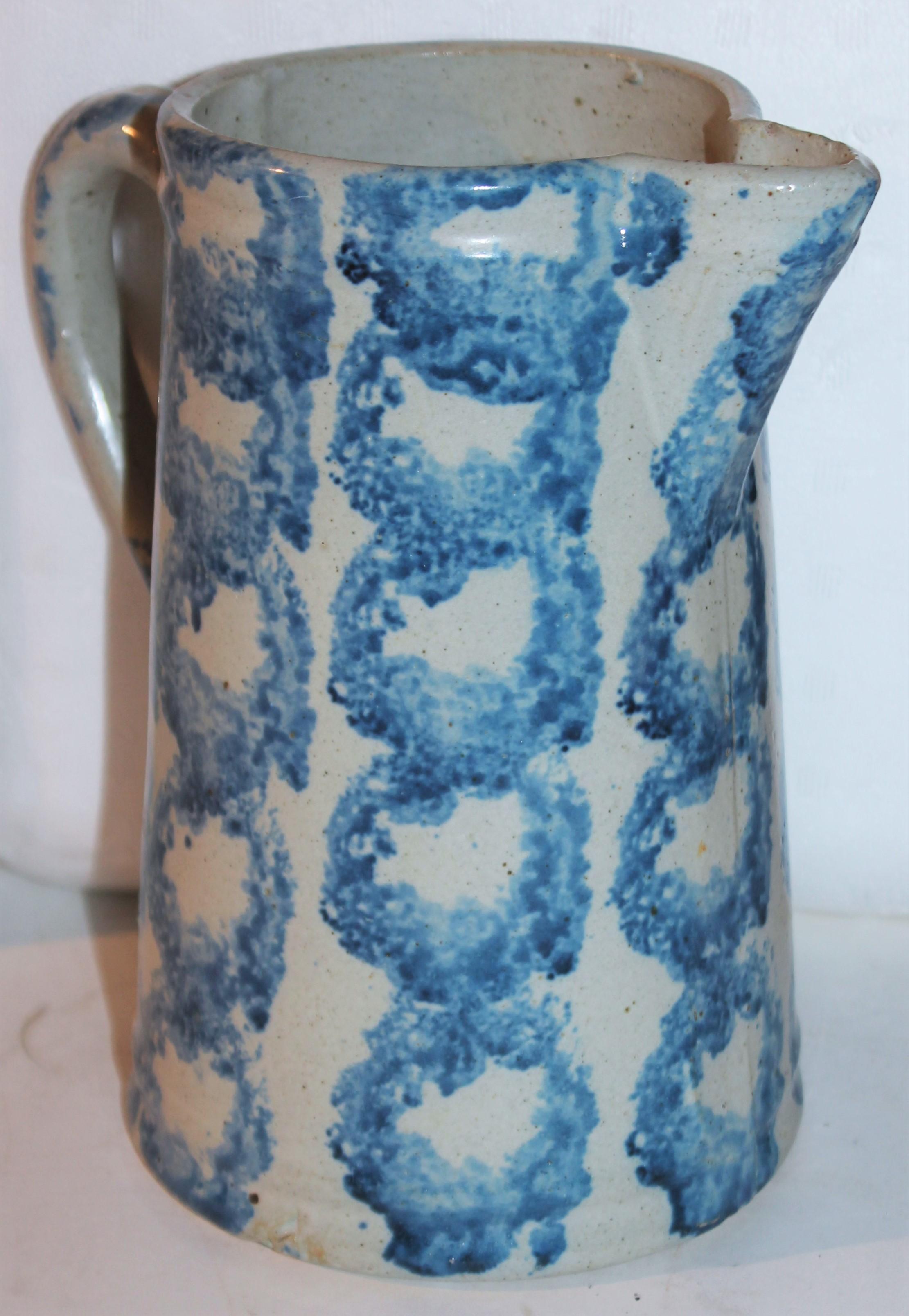 19thc Light Blue Smoke Ring Pattern Sponge Pitcher In Good Condition In Los Angeles, CA