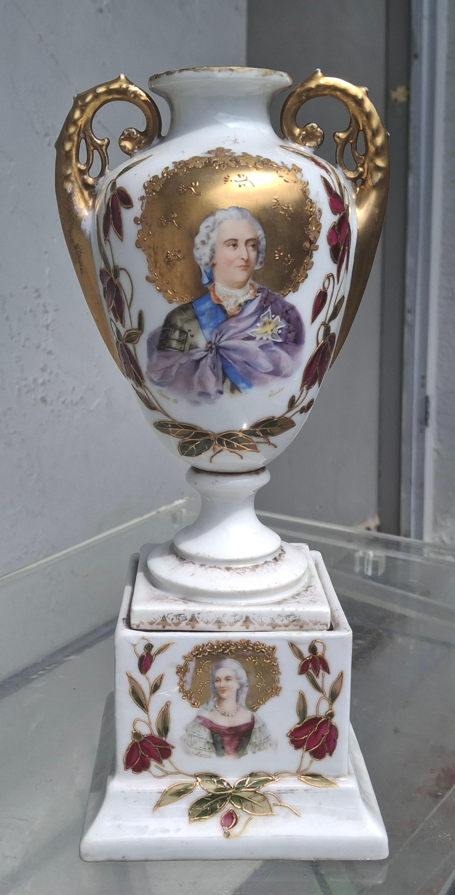 Austriaco Vaso/urna in porcellana Luigi XV del XIX secolo Royal Vienna Porcelain in vendita