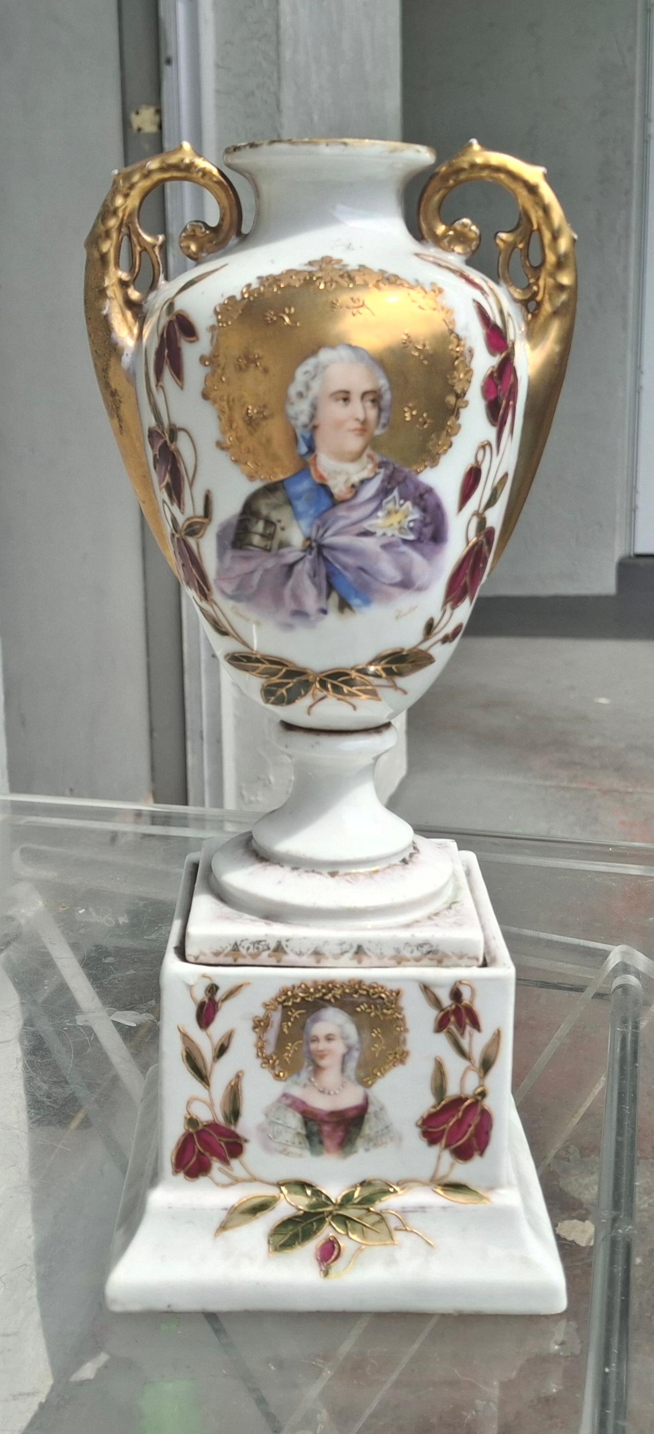 Vaso/urna in porcellana Luigi XV del XIX secolo Royal Vienna Porcelain In condizioni buone in vendita a Opa Locka, FL