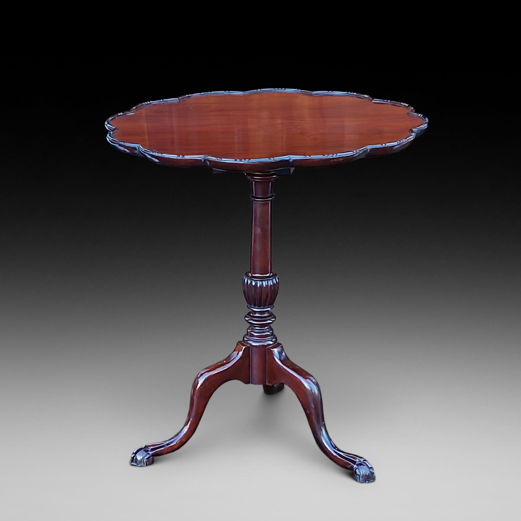 George II Table tripode à plateau basculant en acajou du XIXe siècle en vente